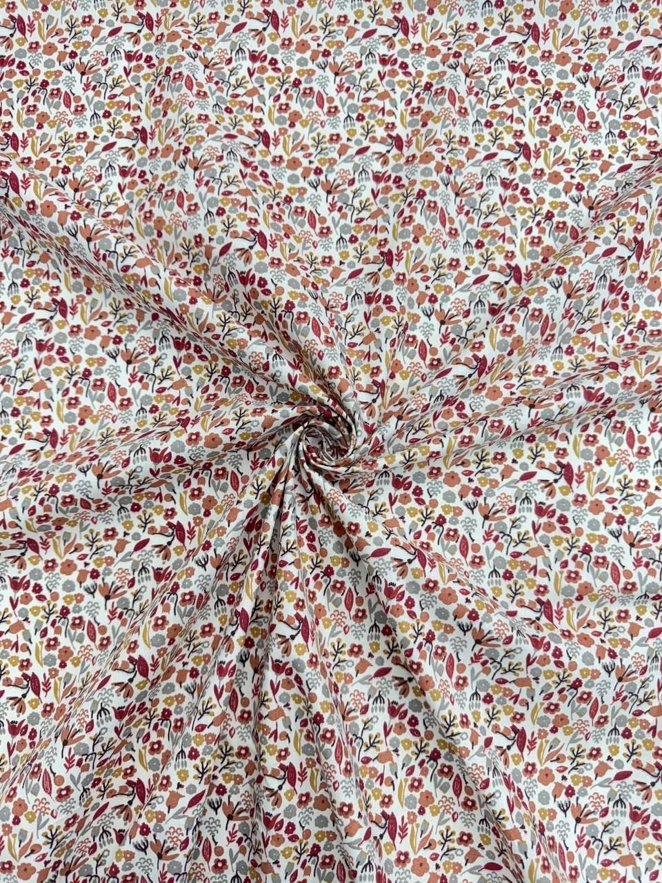 Minik Çiçekler Desenli İthal Poplin Kumaş