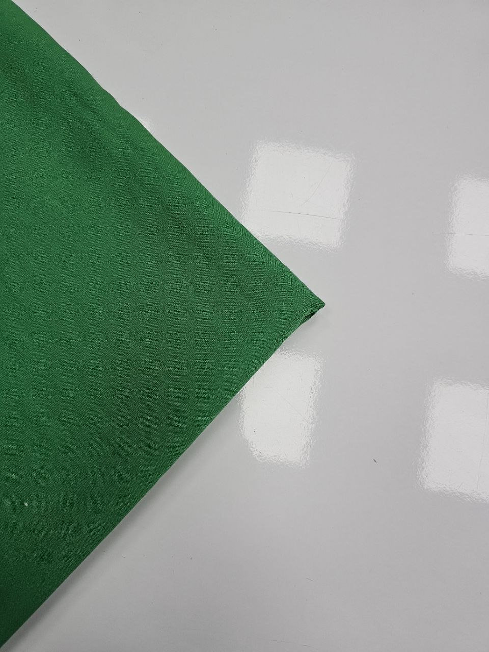 Çim Yeşili Rengi Krep Kumaş