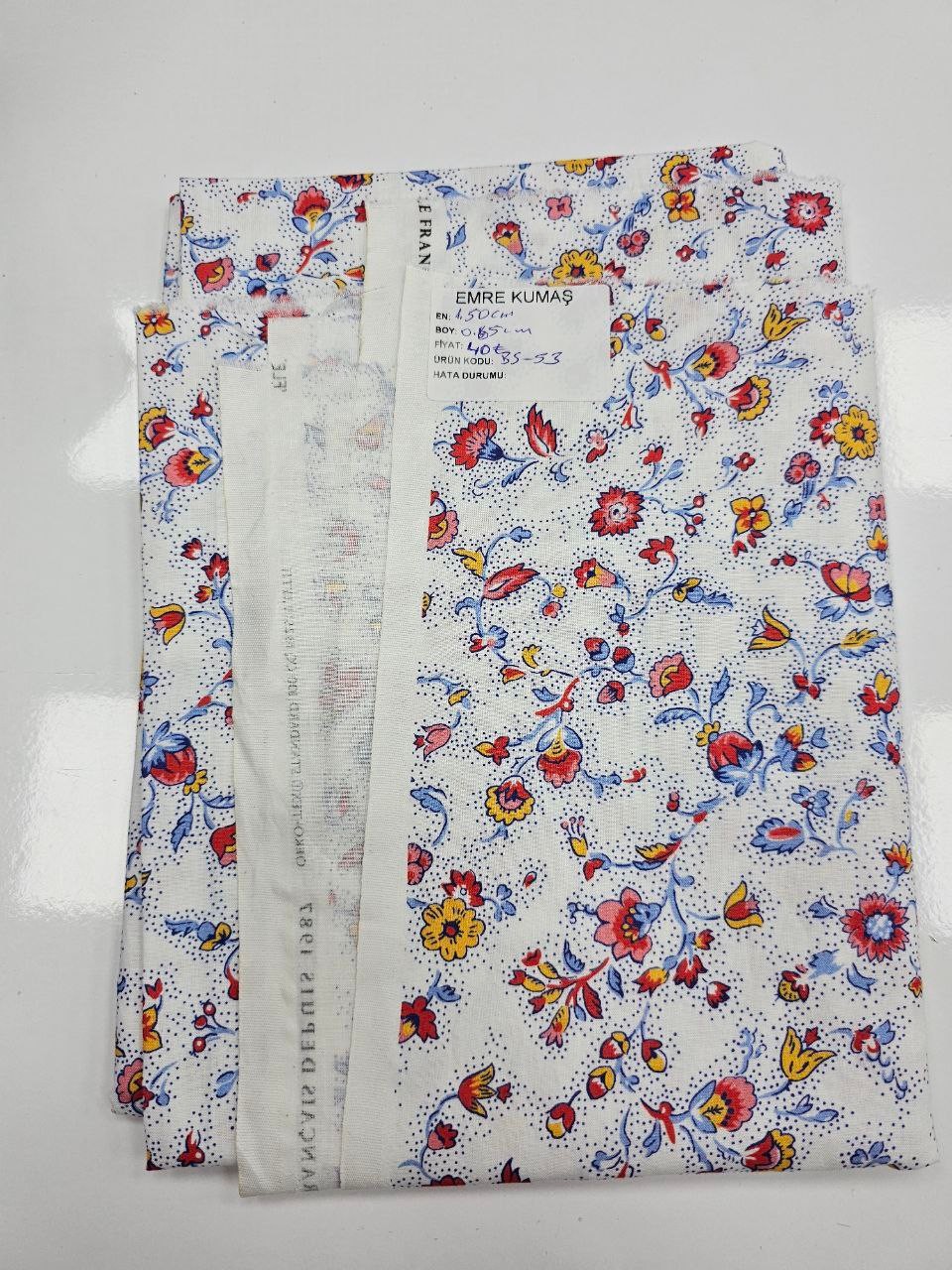 Kadife Çiçeği Desenli Giyimlik Poplin Kumaş