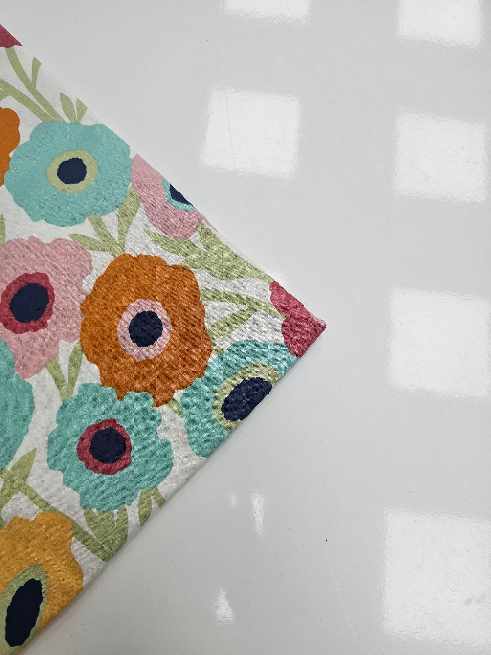 Büyük Papatyalar Desenli Giyimlik Poplin Kumaş