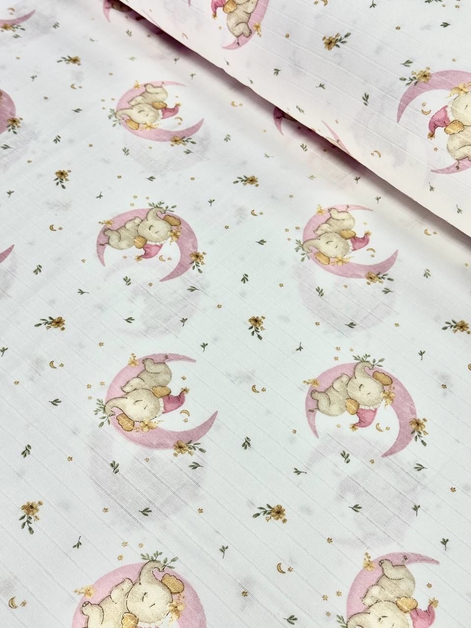 Pembe Uykucu Fil Desenli Müslin Kumaş - Müslin Bezi