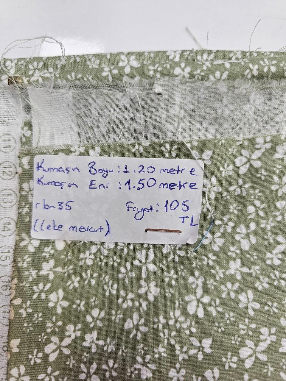 Yeşil Zemin Çiçek Desenli Giyimlik Poplin Kumaş