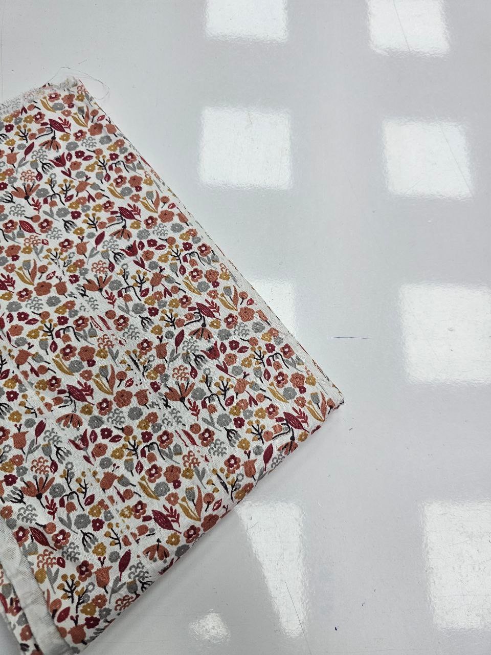 Mini Çıtır Çiçek Desenli Giyimlik Poplin Kumaş