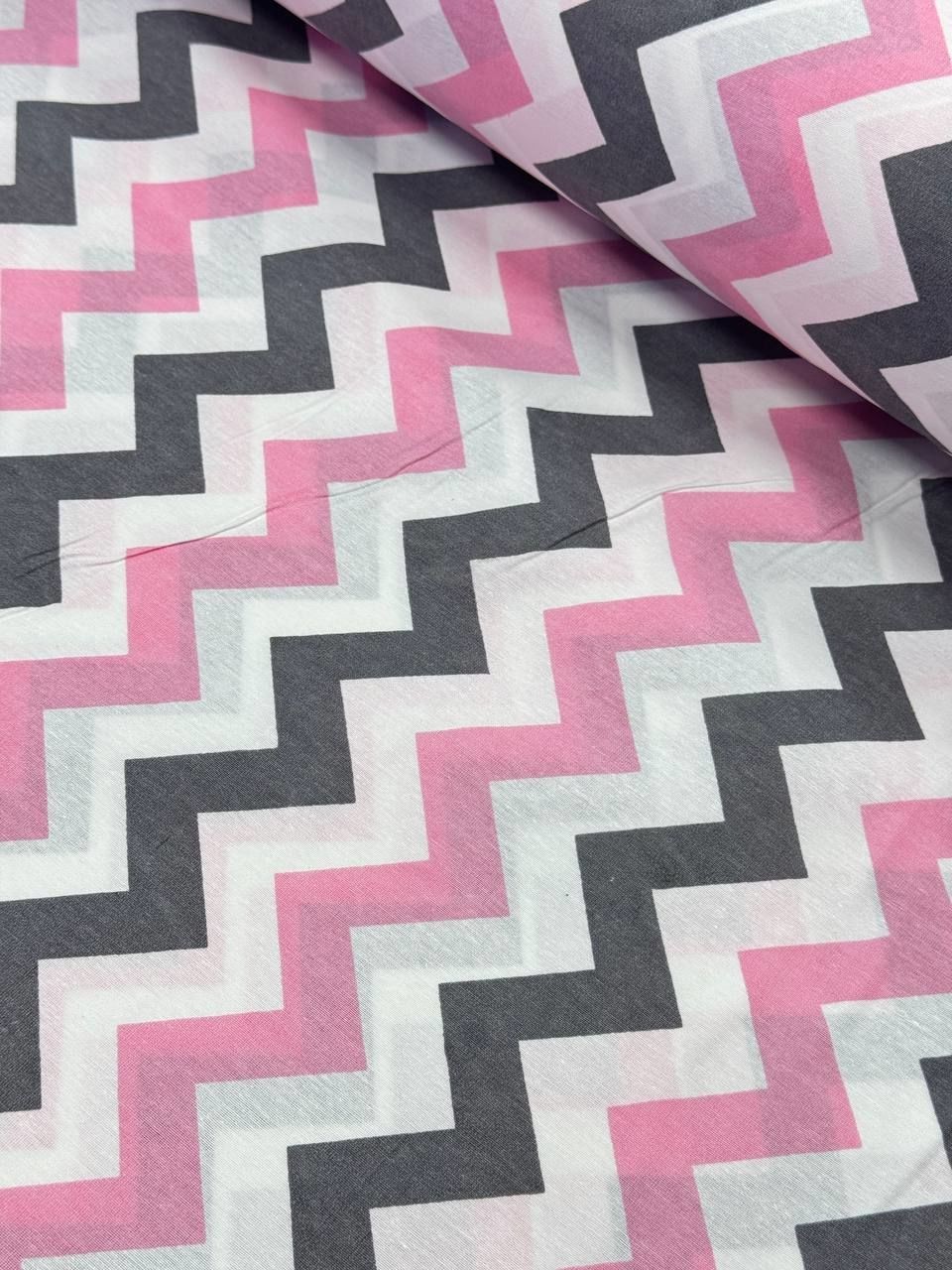 Pembe Gri Zigzag Desenli Nevresimlik Kumaş