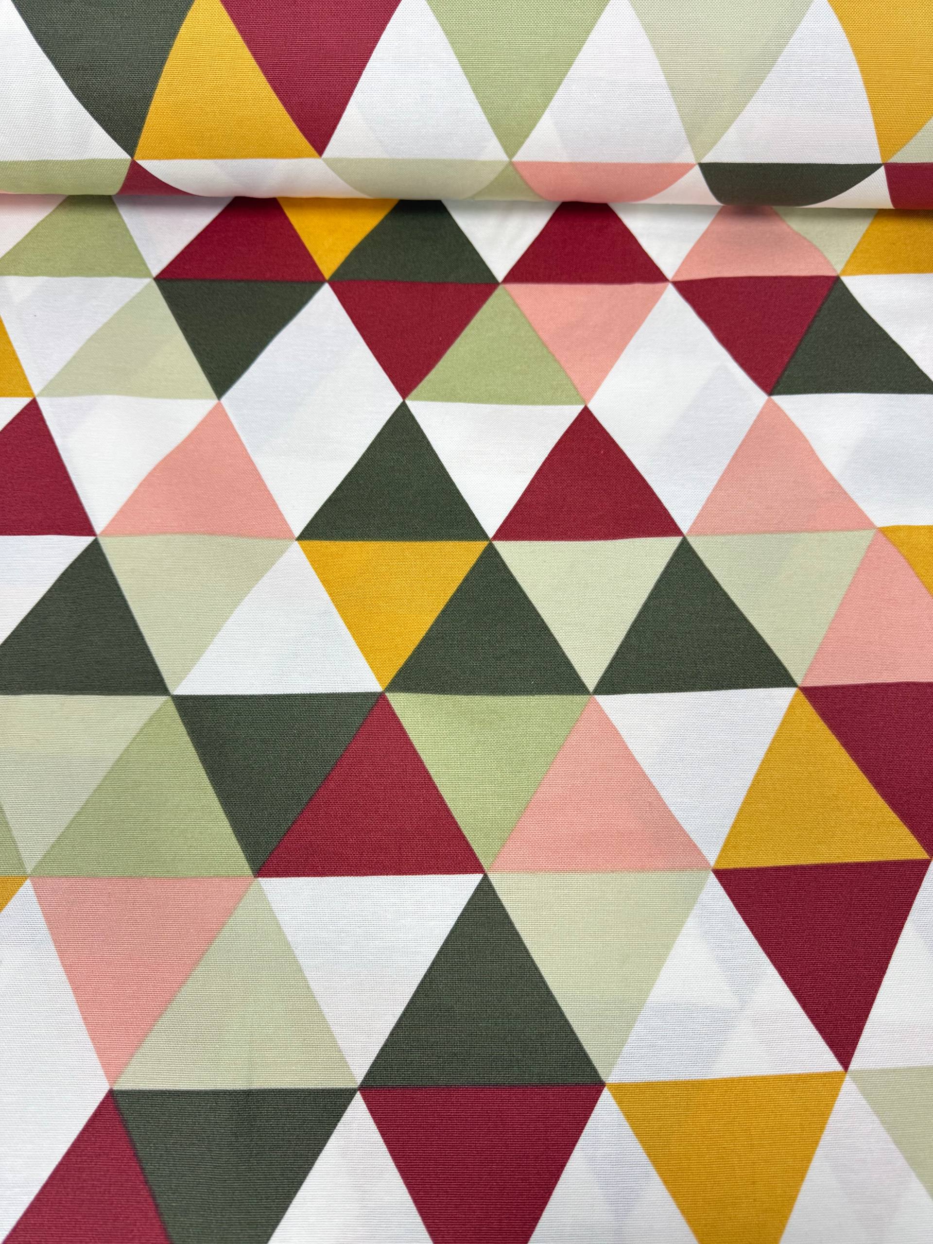 Kırmızı Yeşil Üçgen Desenli Duck Kumaş - Duck Bezi