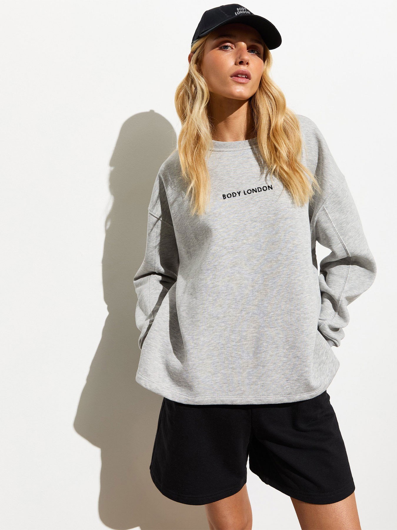 Gri Yırtmaçlı Sweatshirt