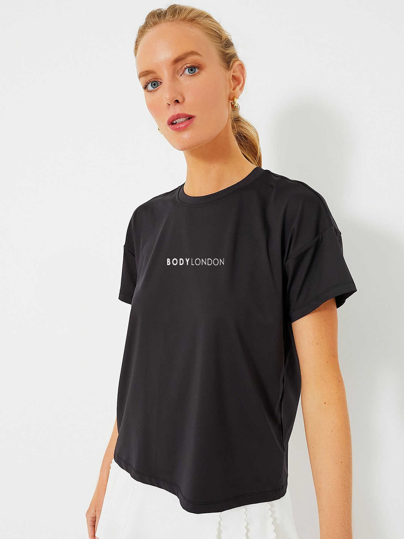 Schwarzes, kurzärmliges Boyfriend-T-Shirt