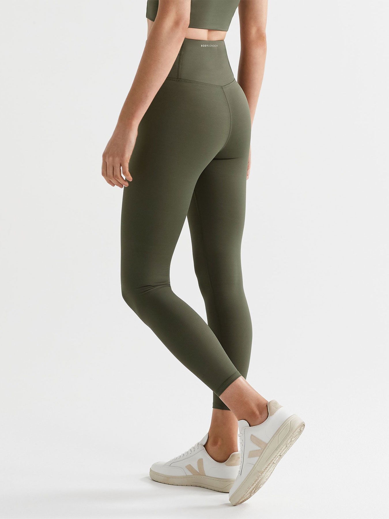 BodyLondon Conjunto de sutiã esportivo longo verde militar e meia-calça