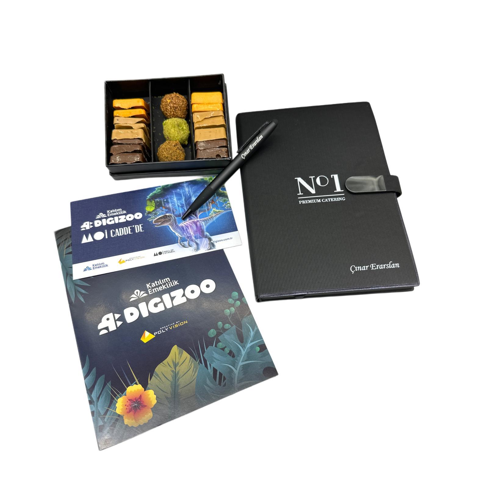 İsme Özel Siyah Mıknatıslı Lüks Defter ve Kalem Seti 