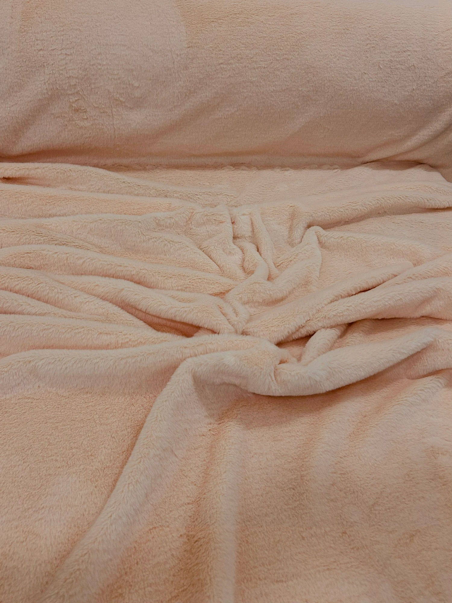 İthal Düz Renk Peluş Kumaş - Yavru Ağzı