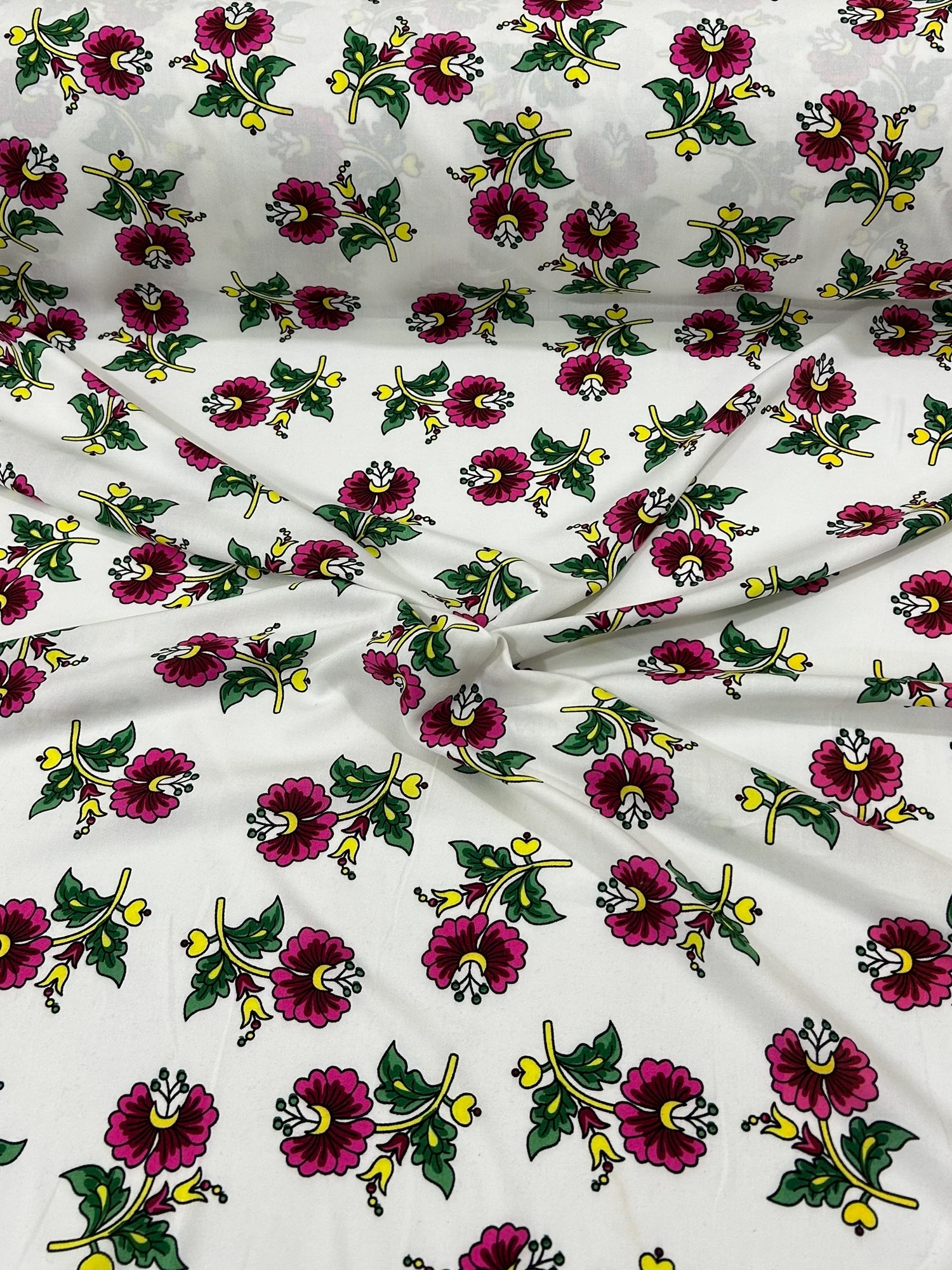 İthal Çiçek Desenli Dokuma Viskon Kumaş - Beyaz