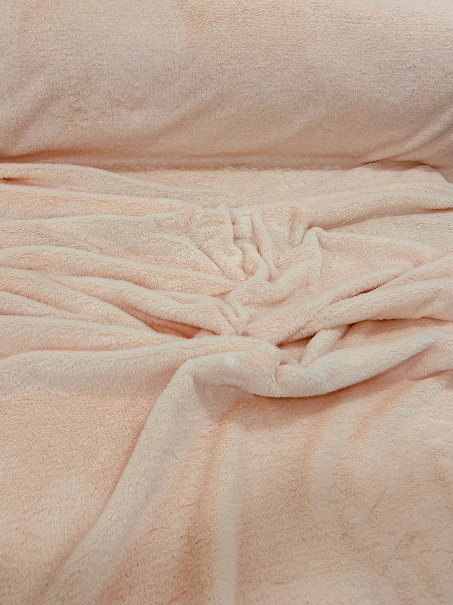 İthal Düz Renk Peluş Kumaş - Yavru Ağzı