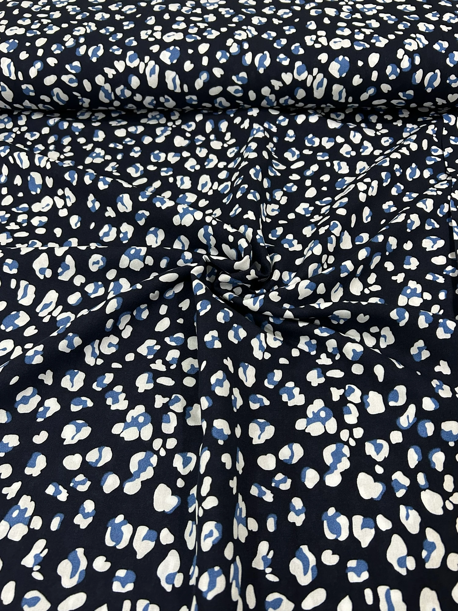 İthal Mira Desenli Dokuma Viskon Kumaş