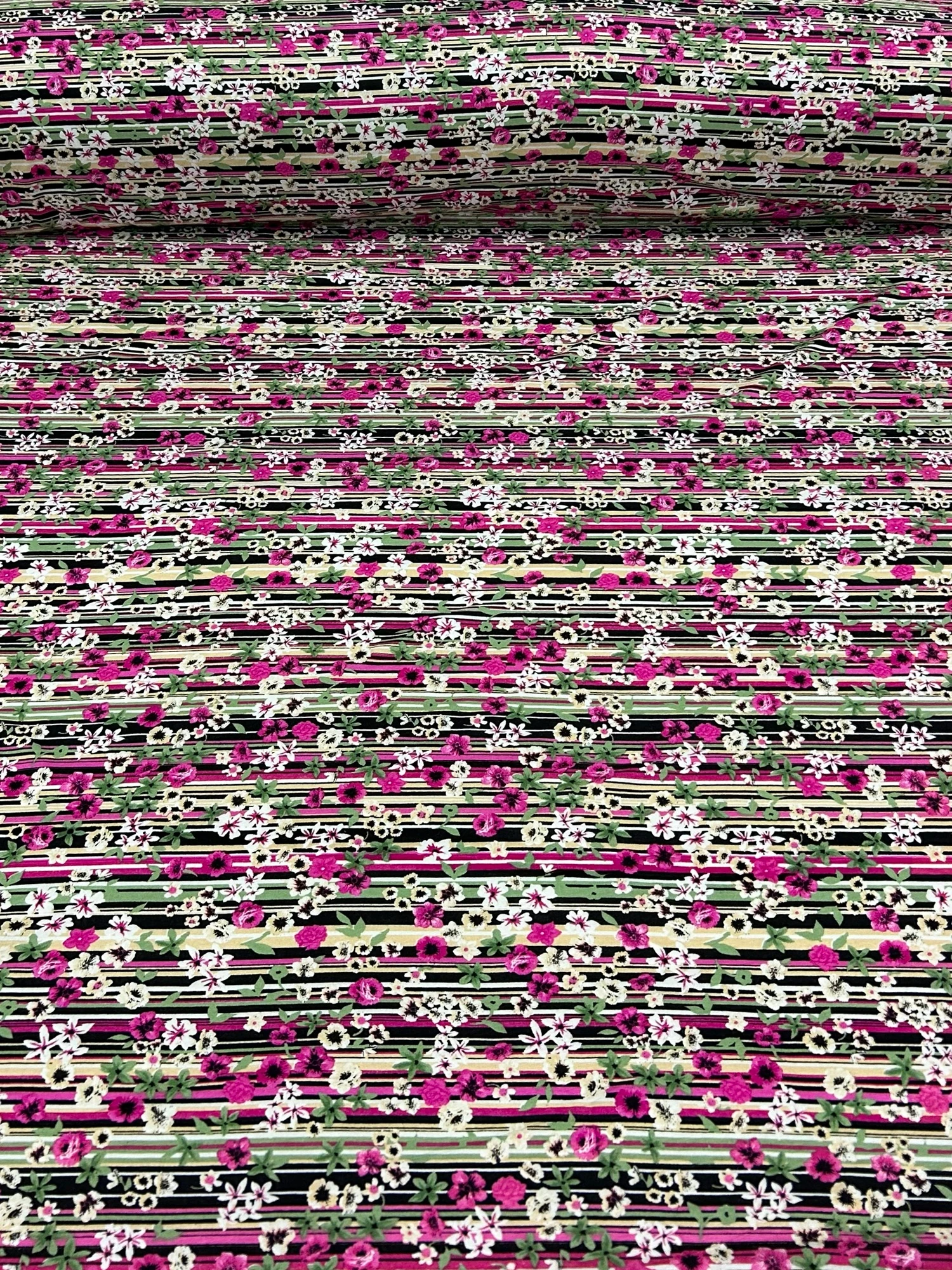 İthal Türlü Viskon Kumaş - Nil Desen