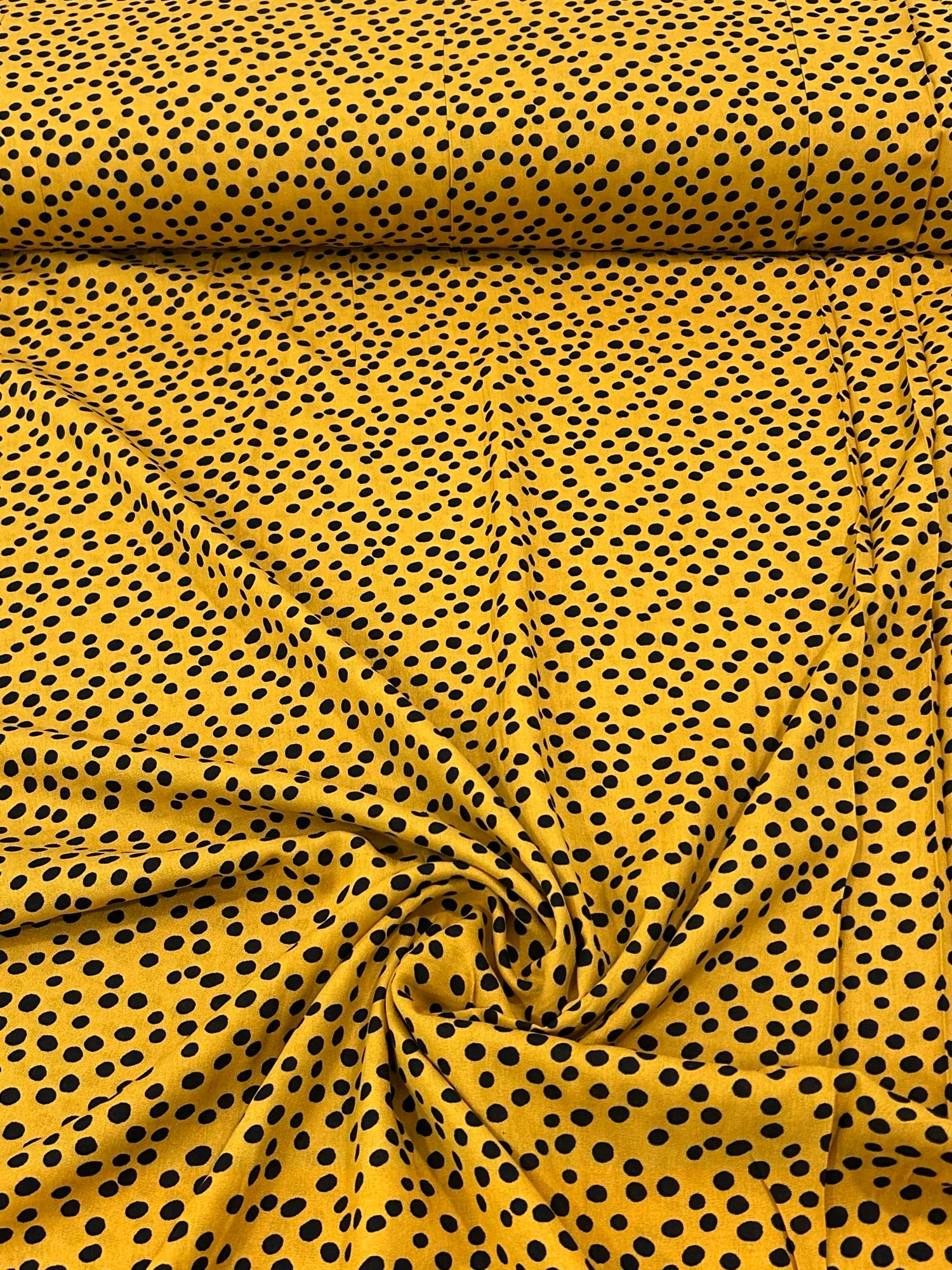 İthal Sarı Benekli Dokuma Viskon Kumaş