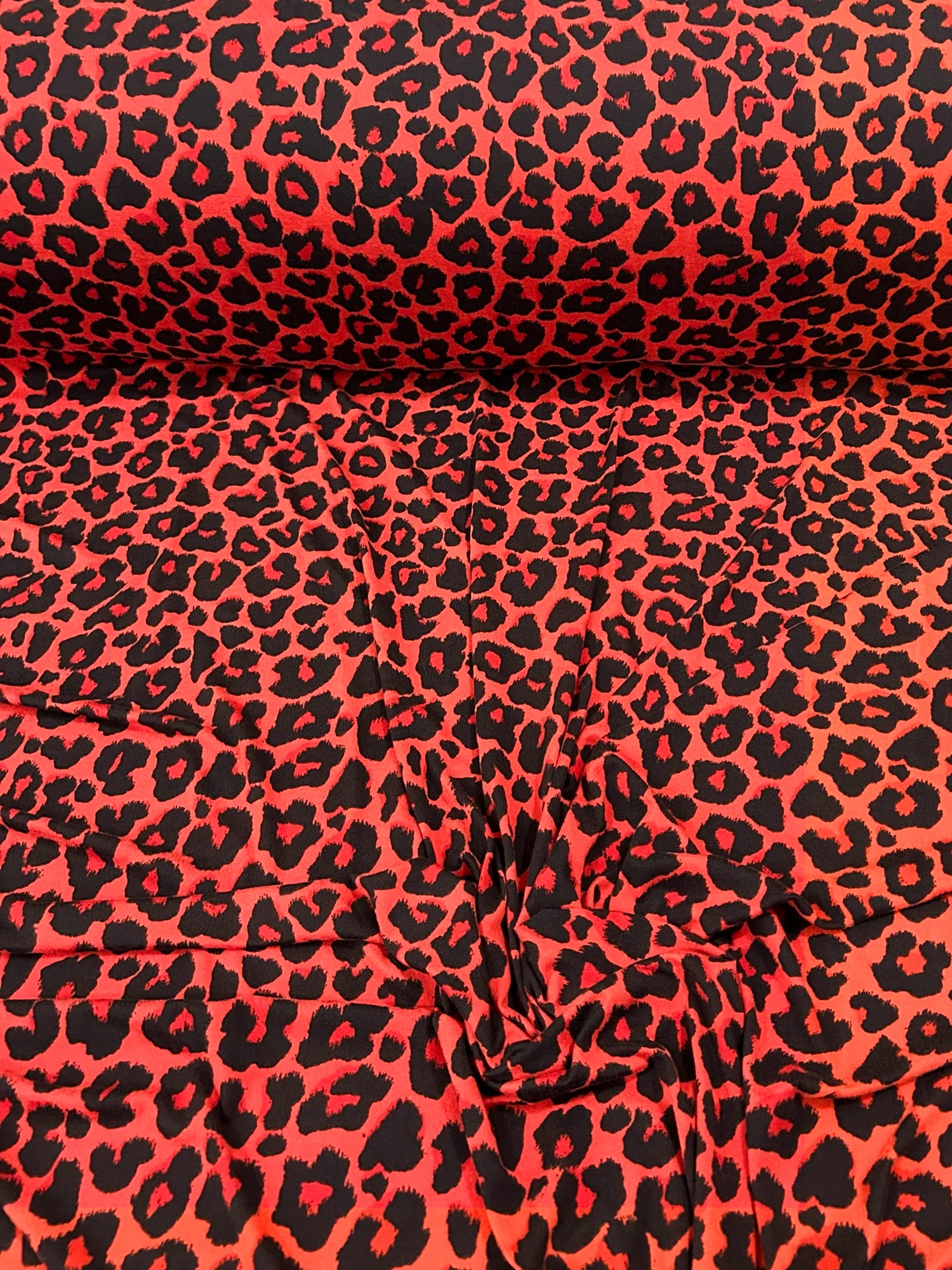 Leopar Desenli Mikro Süet Penye Kumaş - Kırmızı Leopar