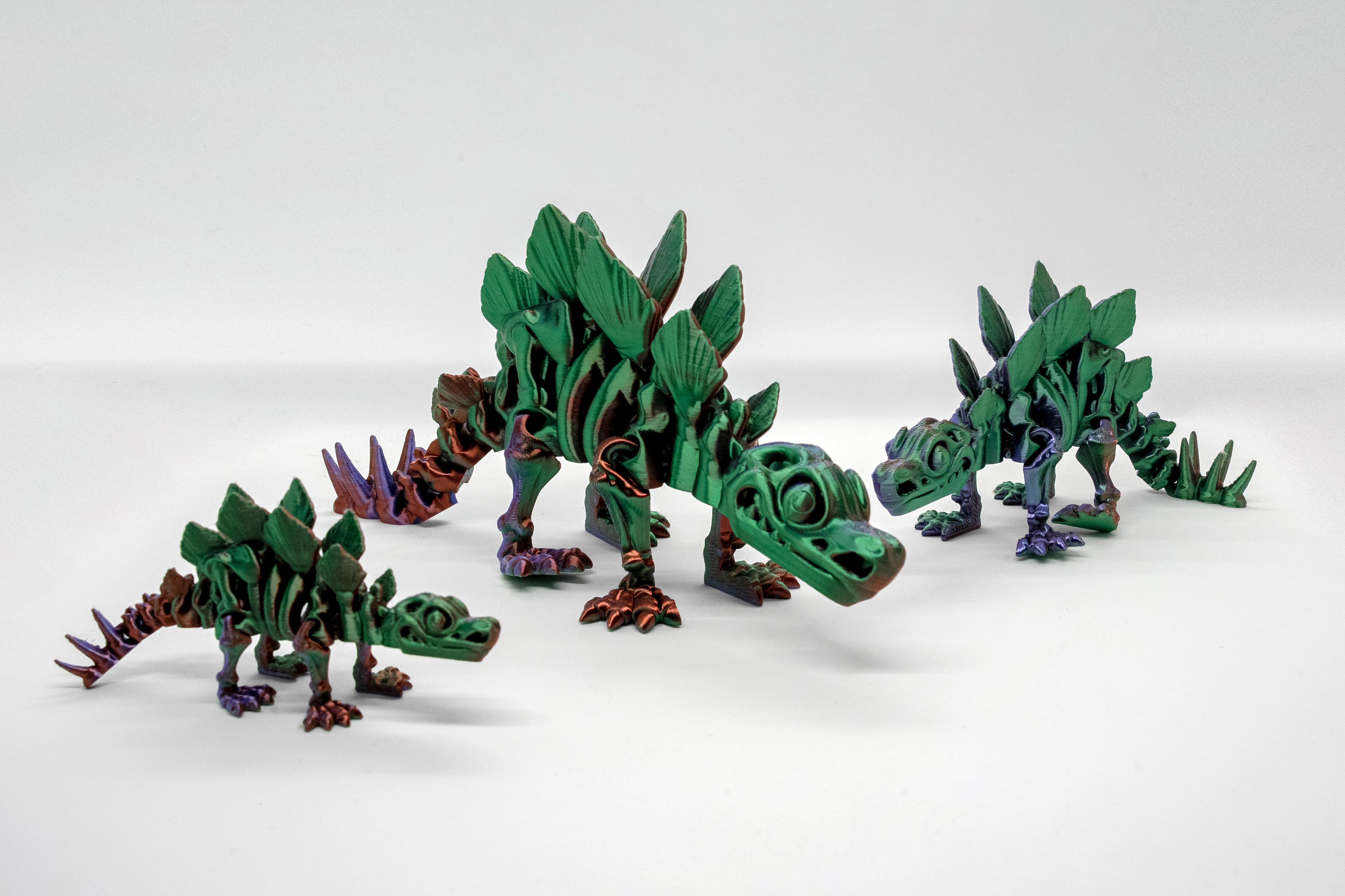 Stegosaurus İskelet 3D Hareketli ve Renk Geçişli Mor-Yeşil Model