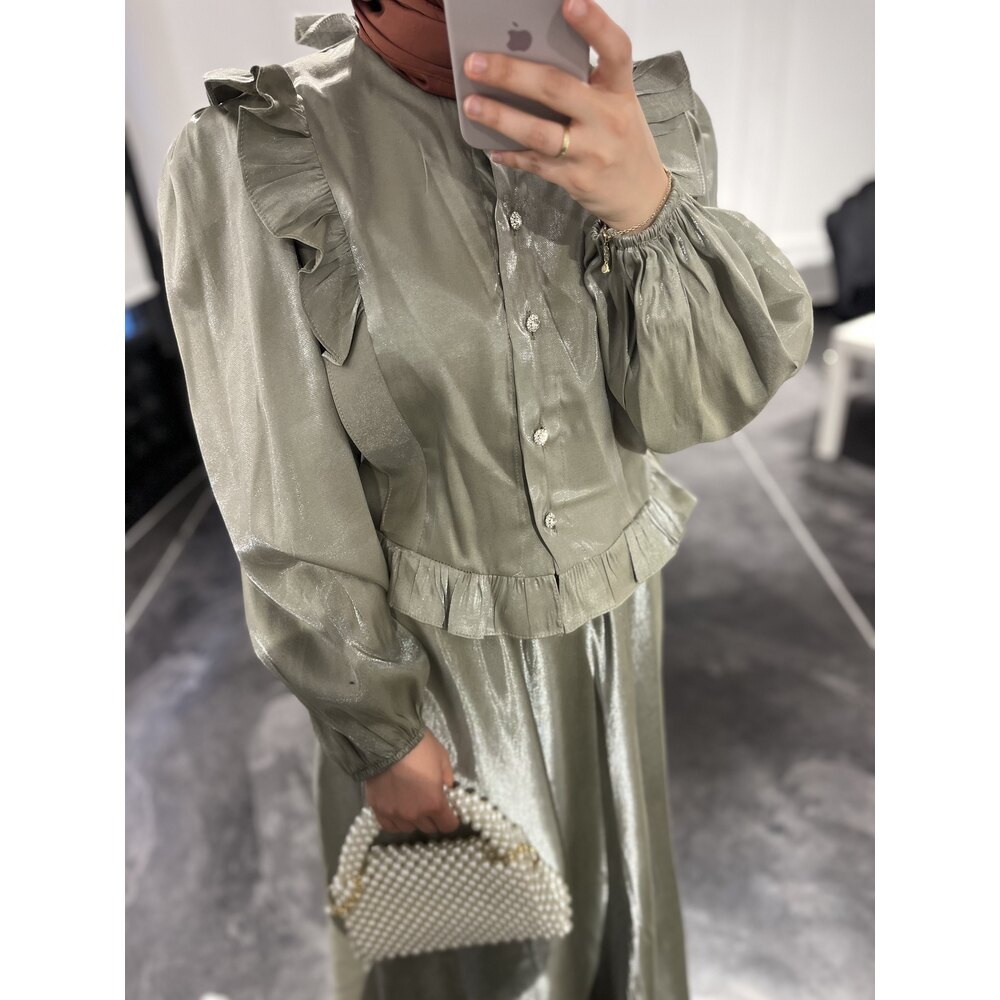 Parlak Saten Etekli Takım