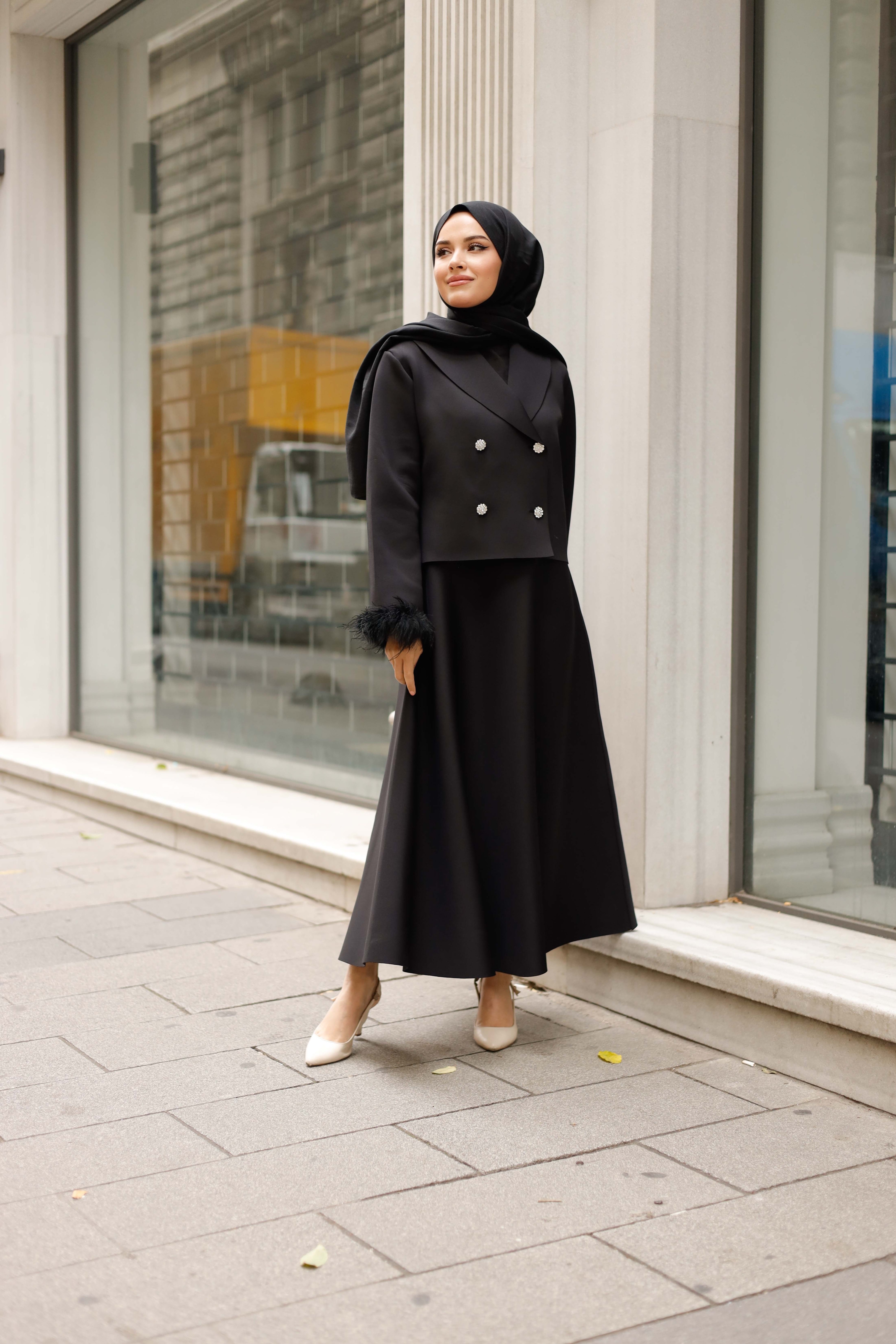 Siyah Ceketli Takım