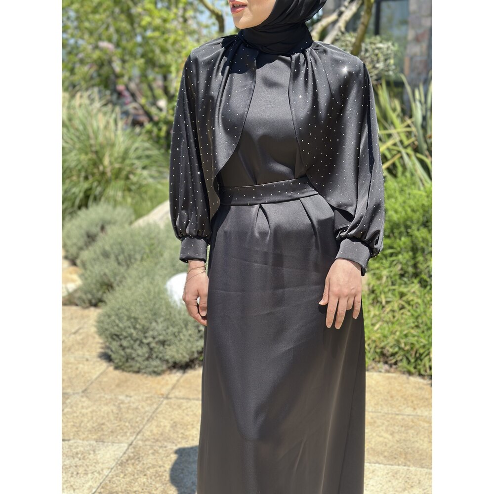 Taşlı Pelerin Detaylı Siyah Abiye Elbise