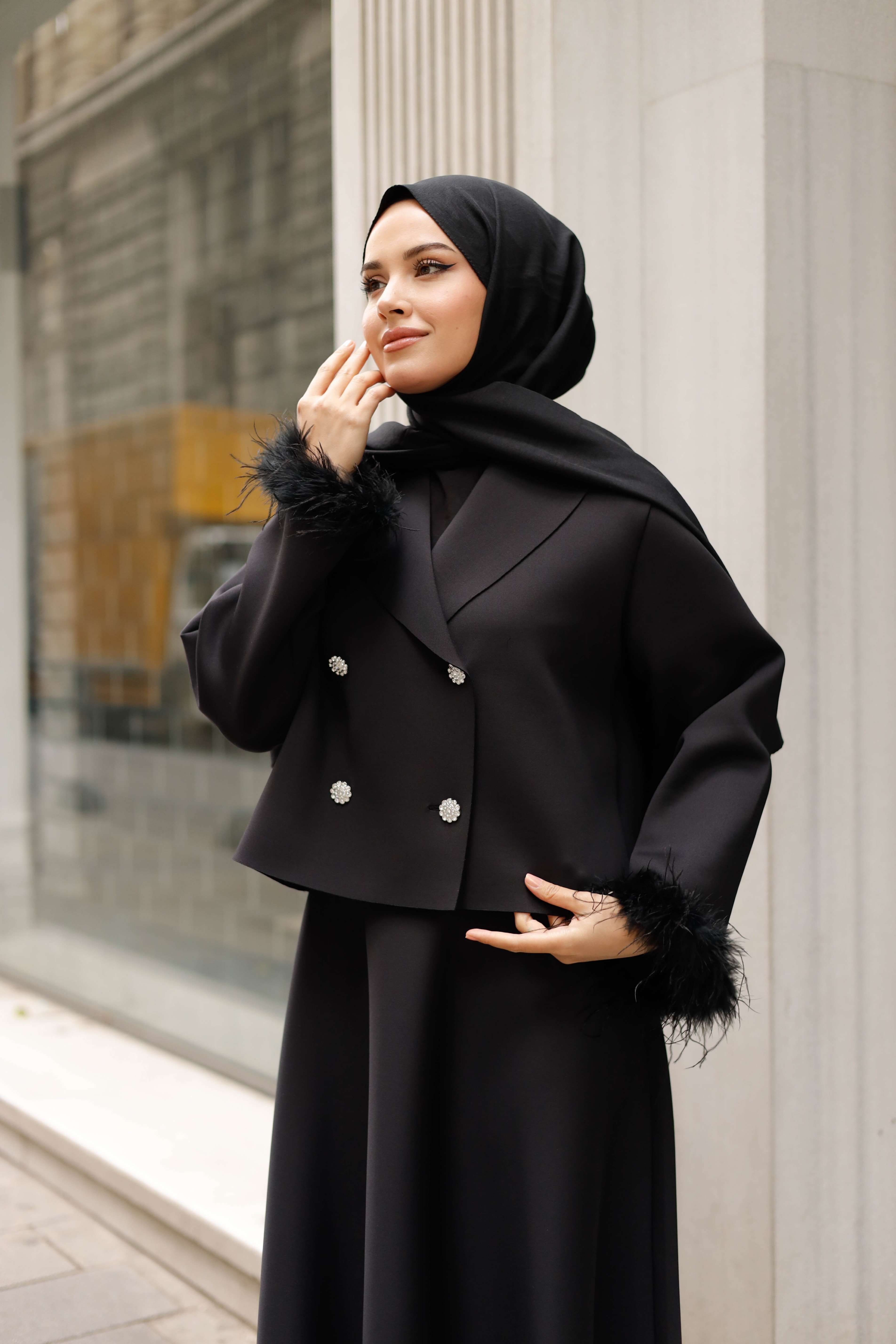 Siyah Ceketli Takım