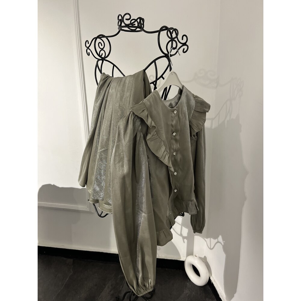 Parlak Saten Etekli Takım