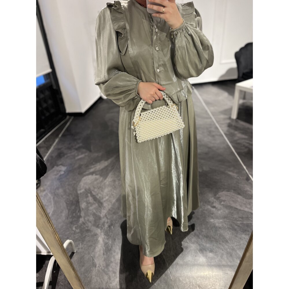 Parlak Saten Etekli Takım