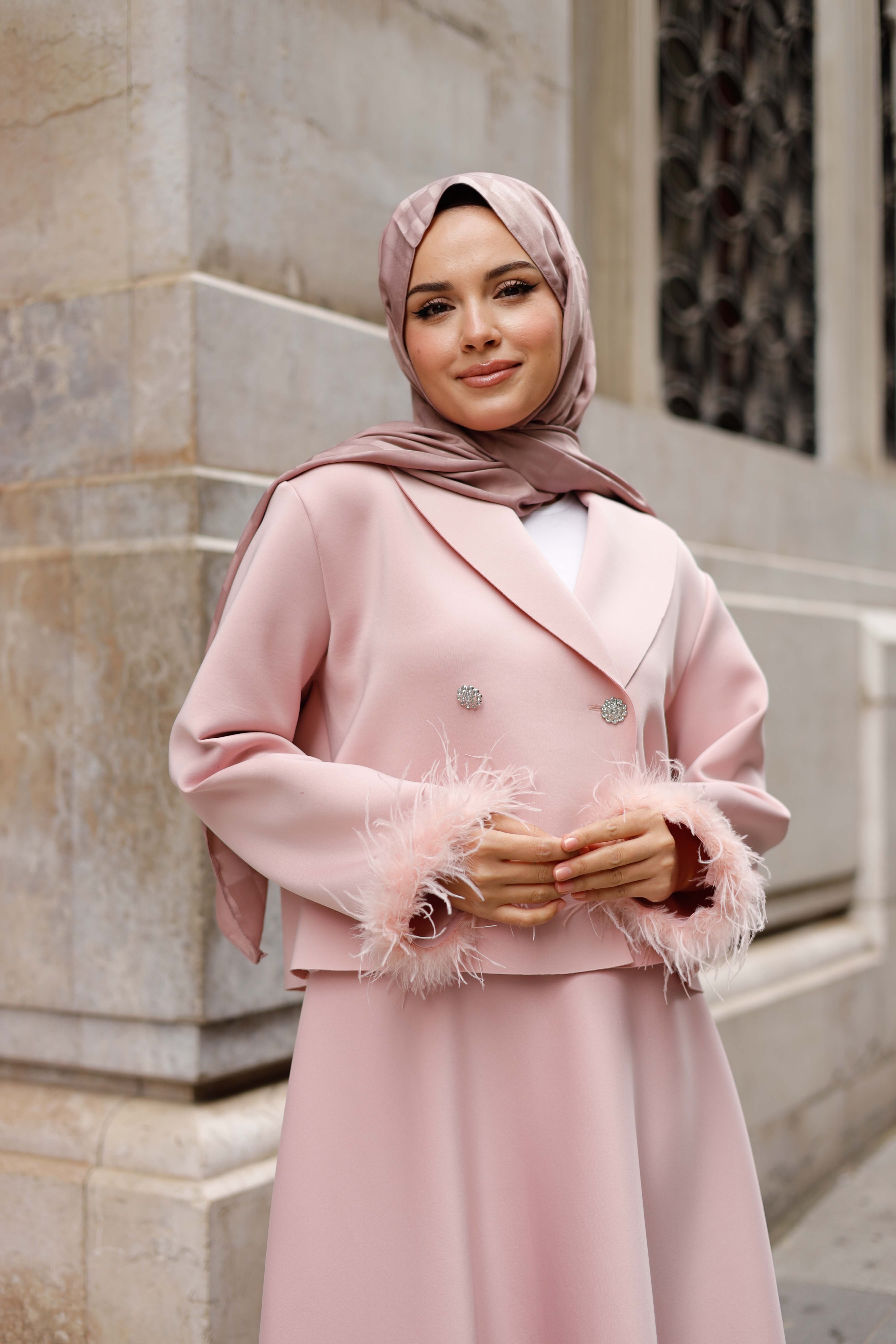 Toz Pembe Ceketli Takım