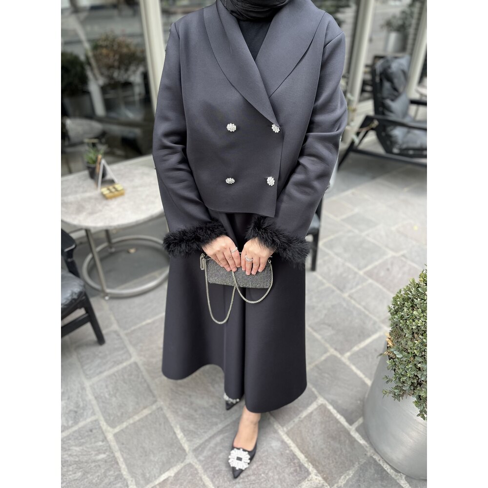 Siyah Ceketli Takım