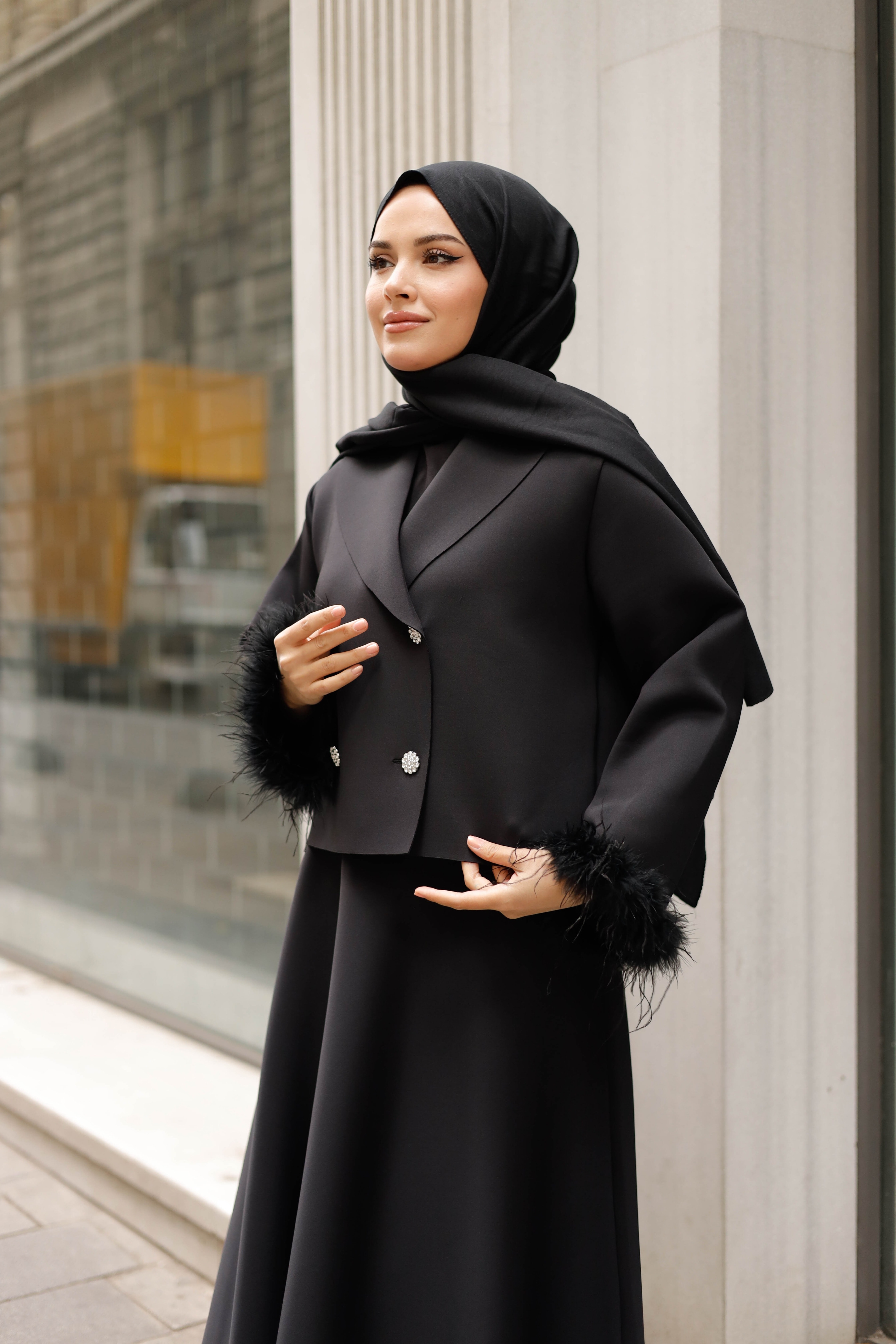 Siyah Ceketli Takım