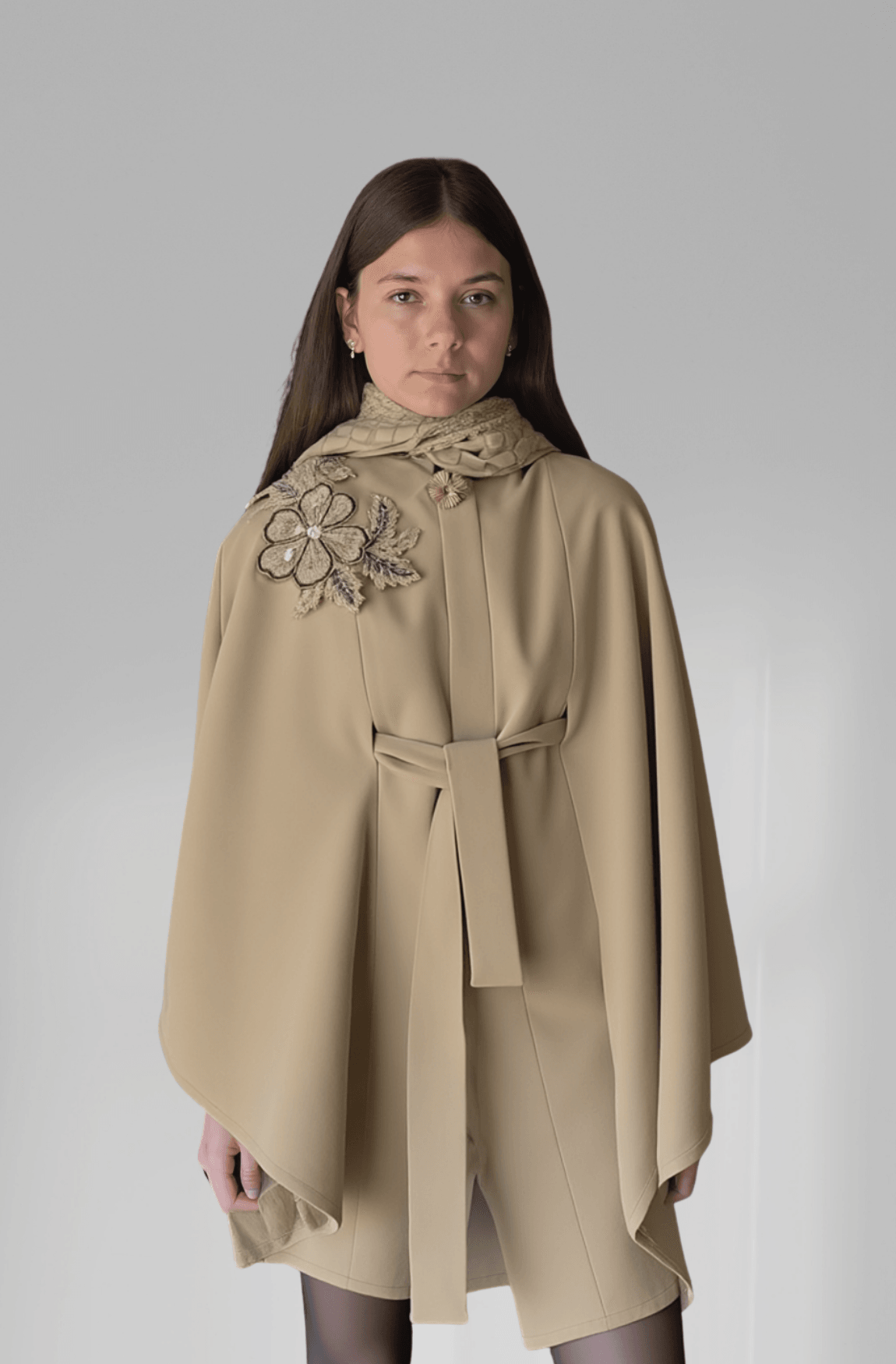 Omuz Detaylı Bej Kaşe Panço