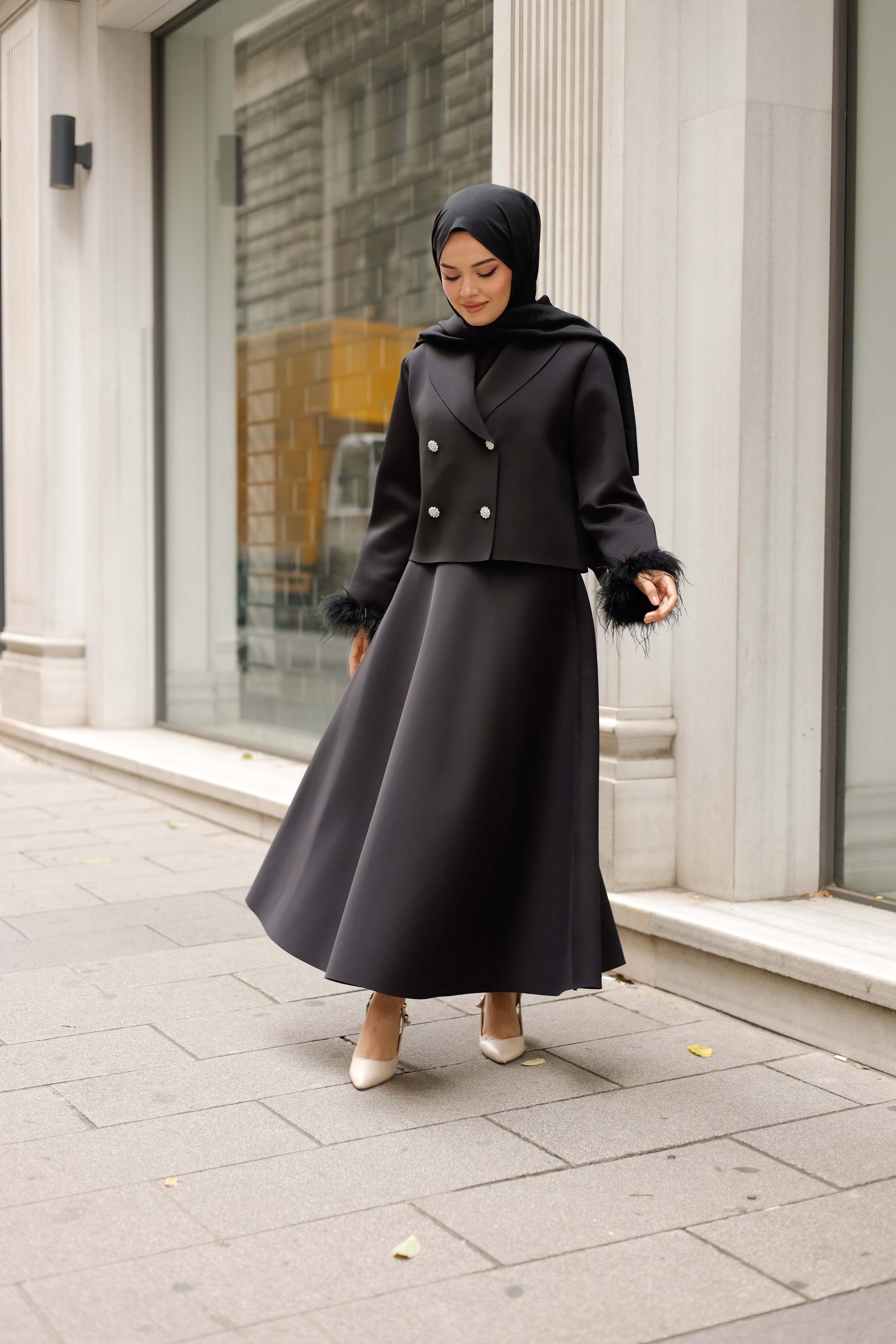 Siyah Ceketli Takım