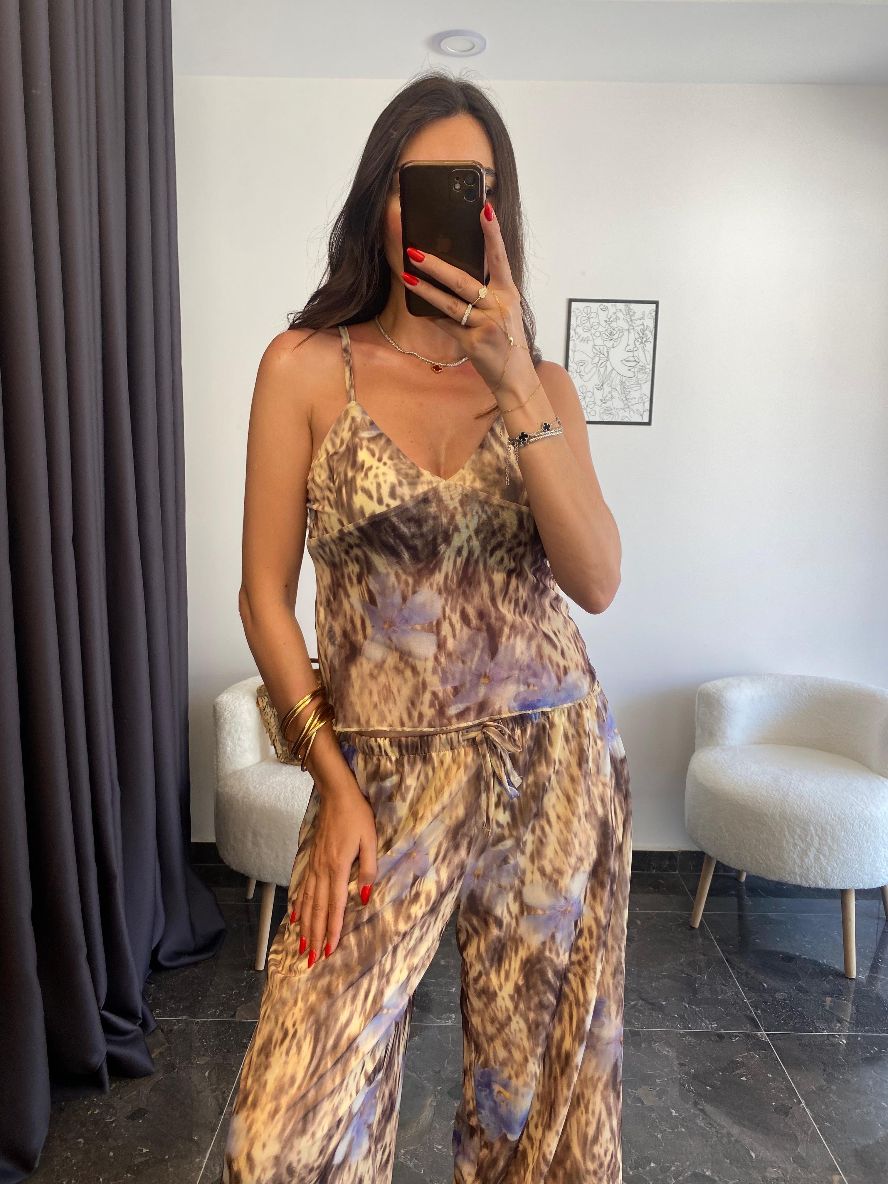 Desenli Tül Detaylı Bluz Pantolon Takımı