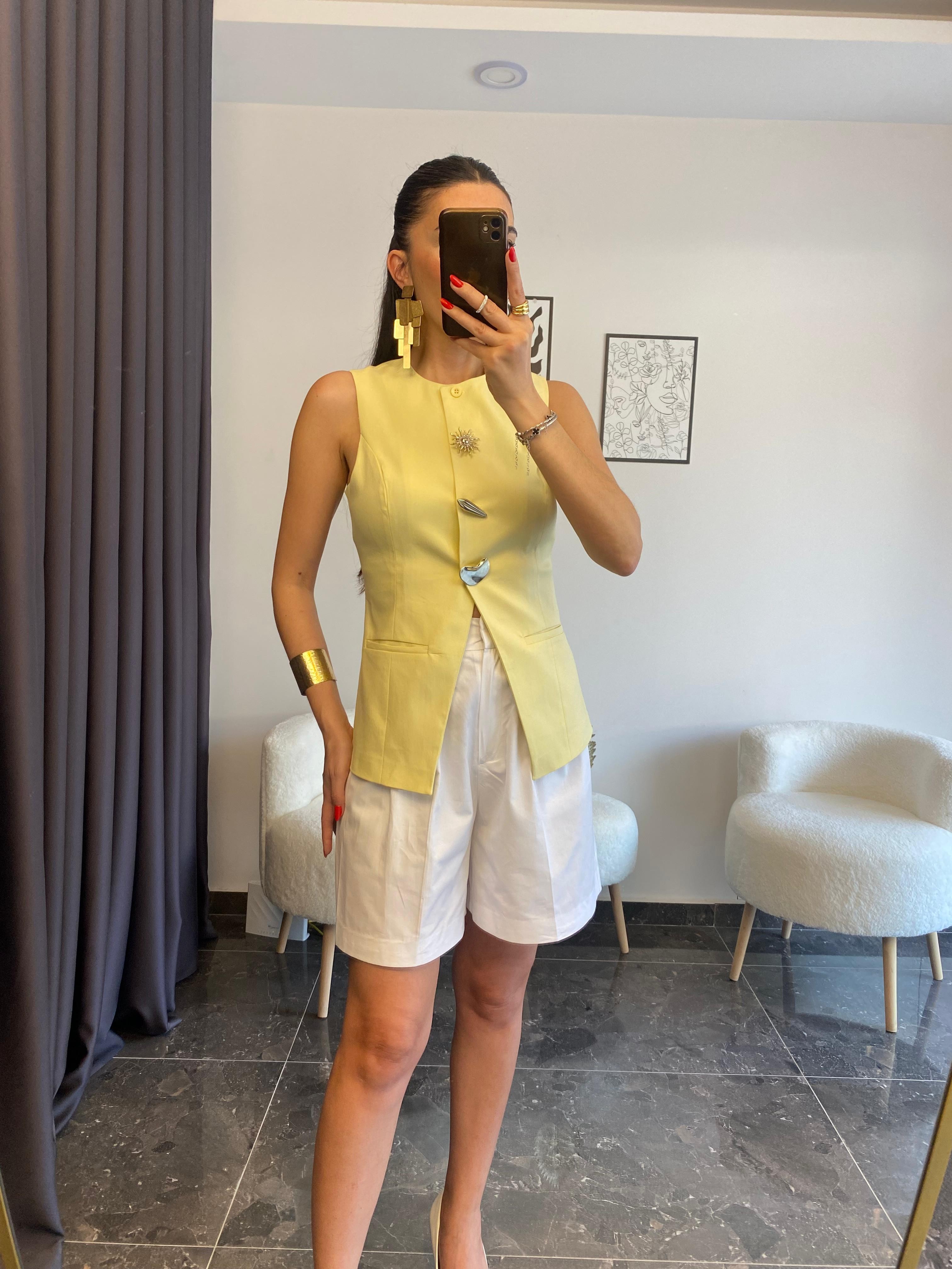 Premium Kalite Gold Broş Detaylı Sarı Yelek
