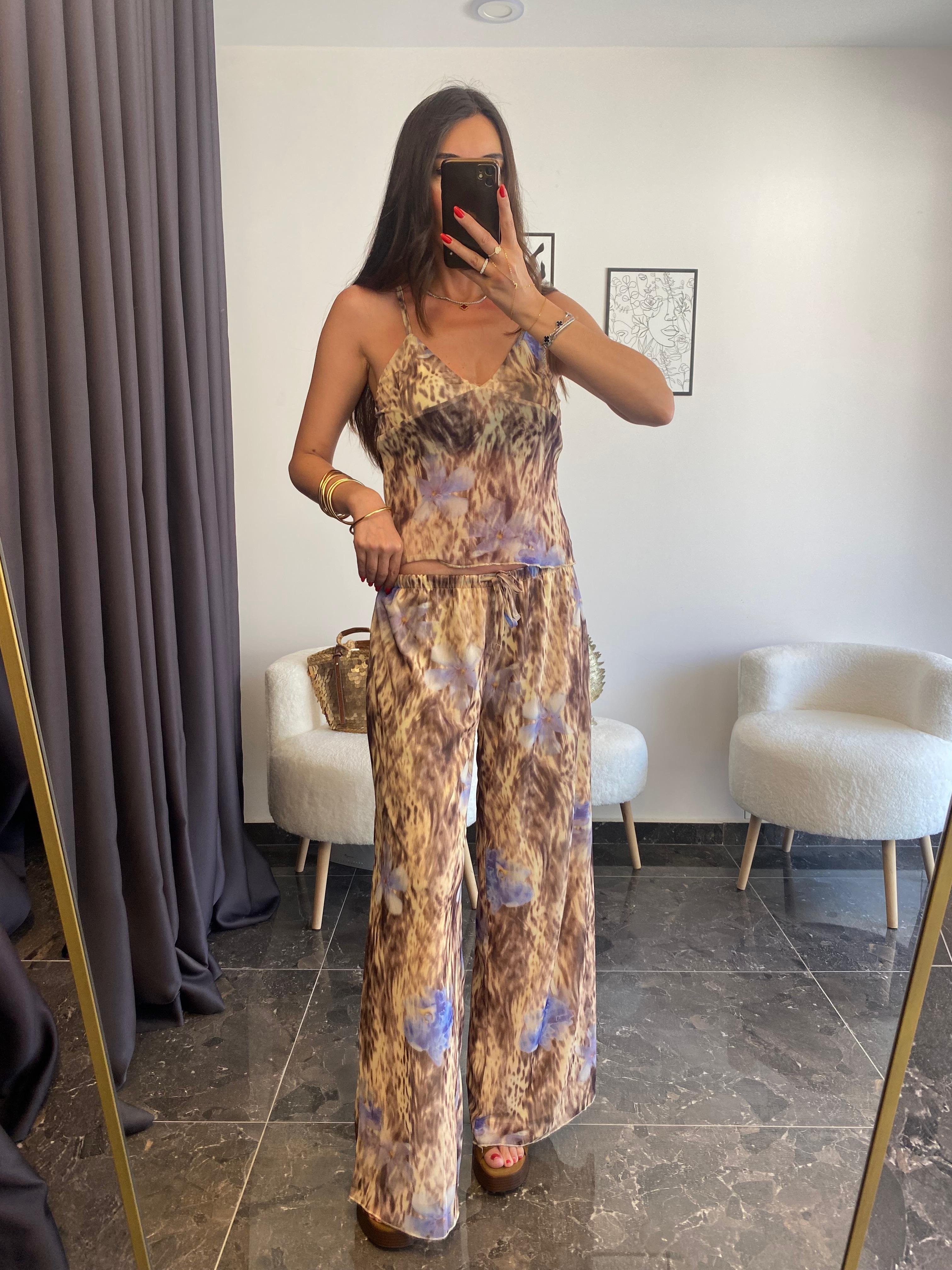 Desenli Tül Detaylı Bluz Pantolon Takımı