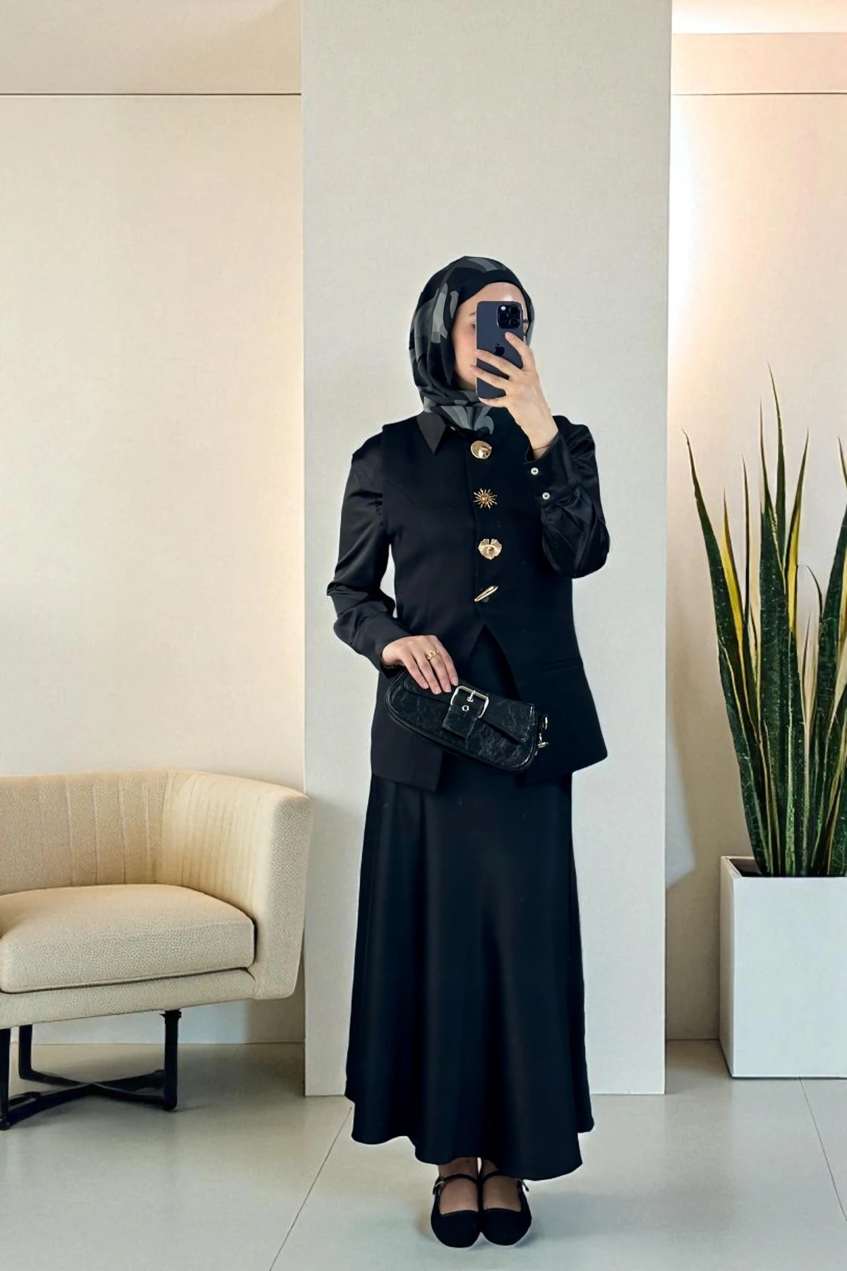 Gold Düğme Detaylı Yelek - SİYAH