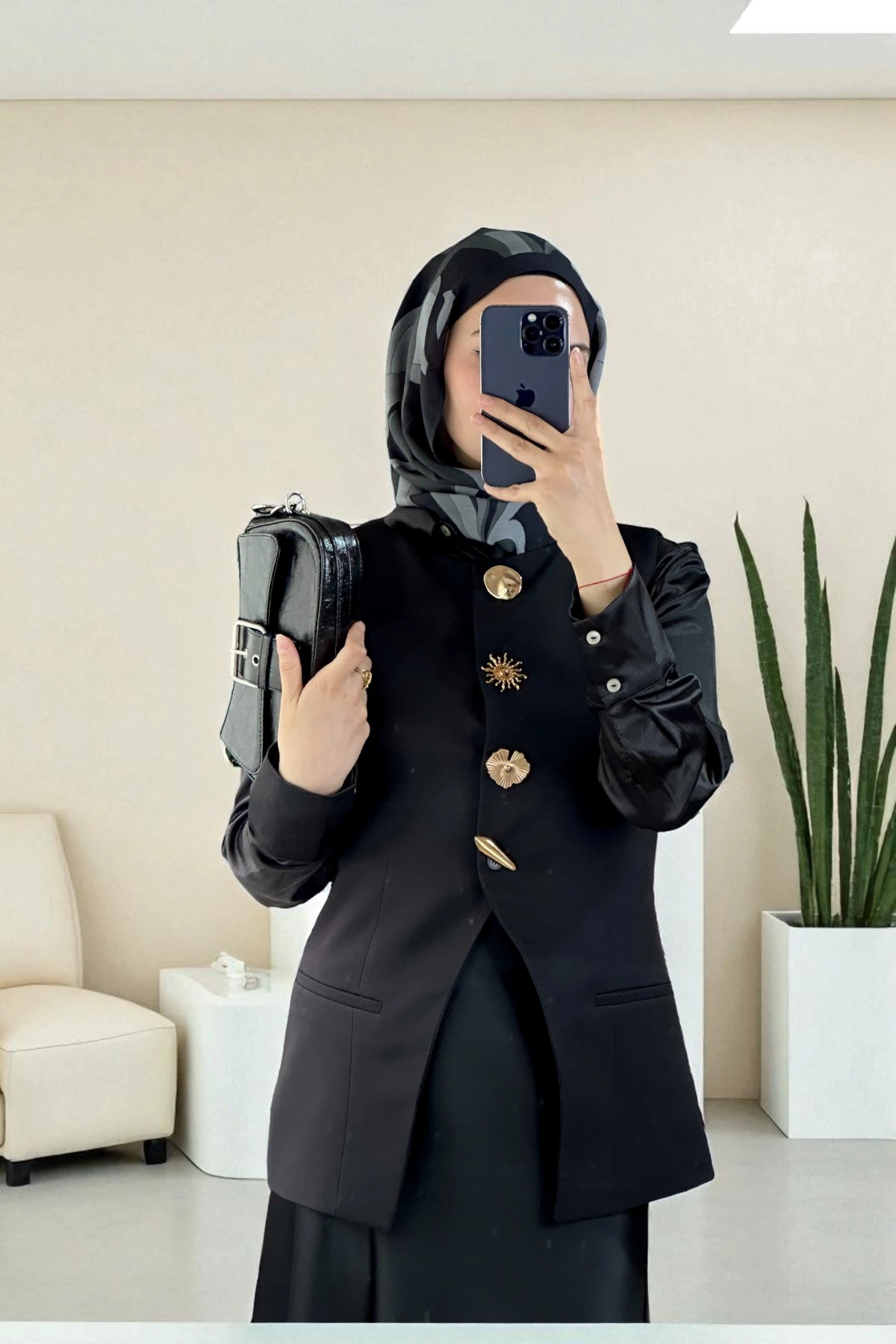 Gold Düğme Detaylı Yelek - SİYAH