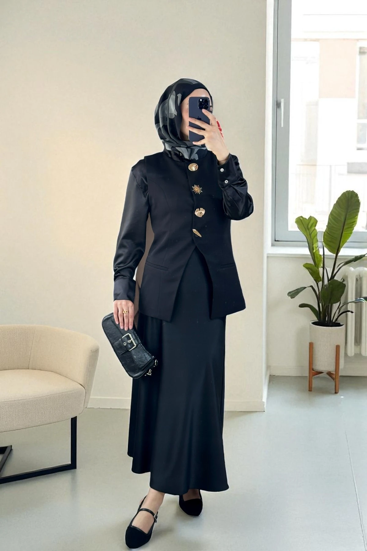 Gold Düğme Detaylı Yelek - SİYAH