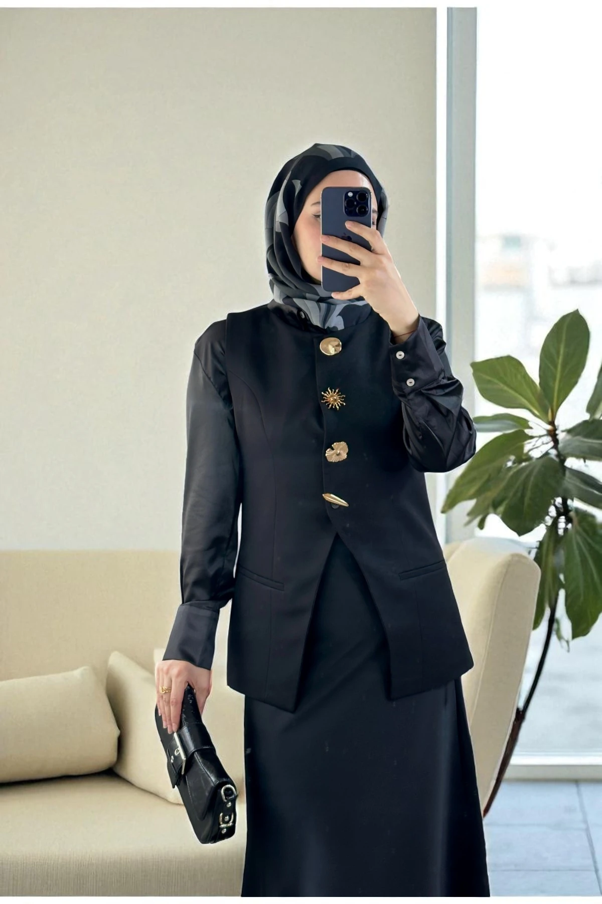 Gold Düğme Detaylı Yelek - SİYAH