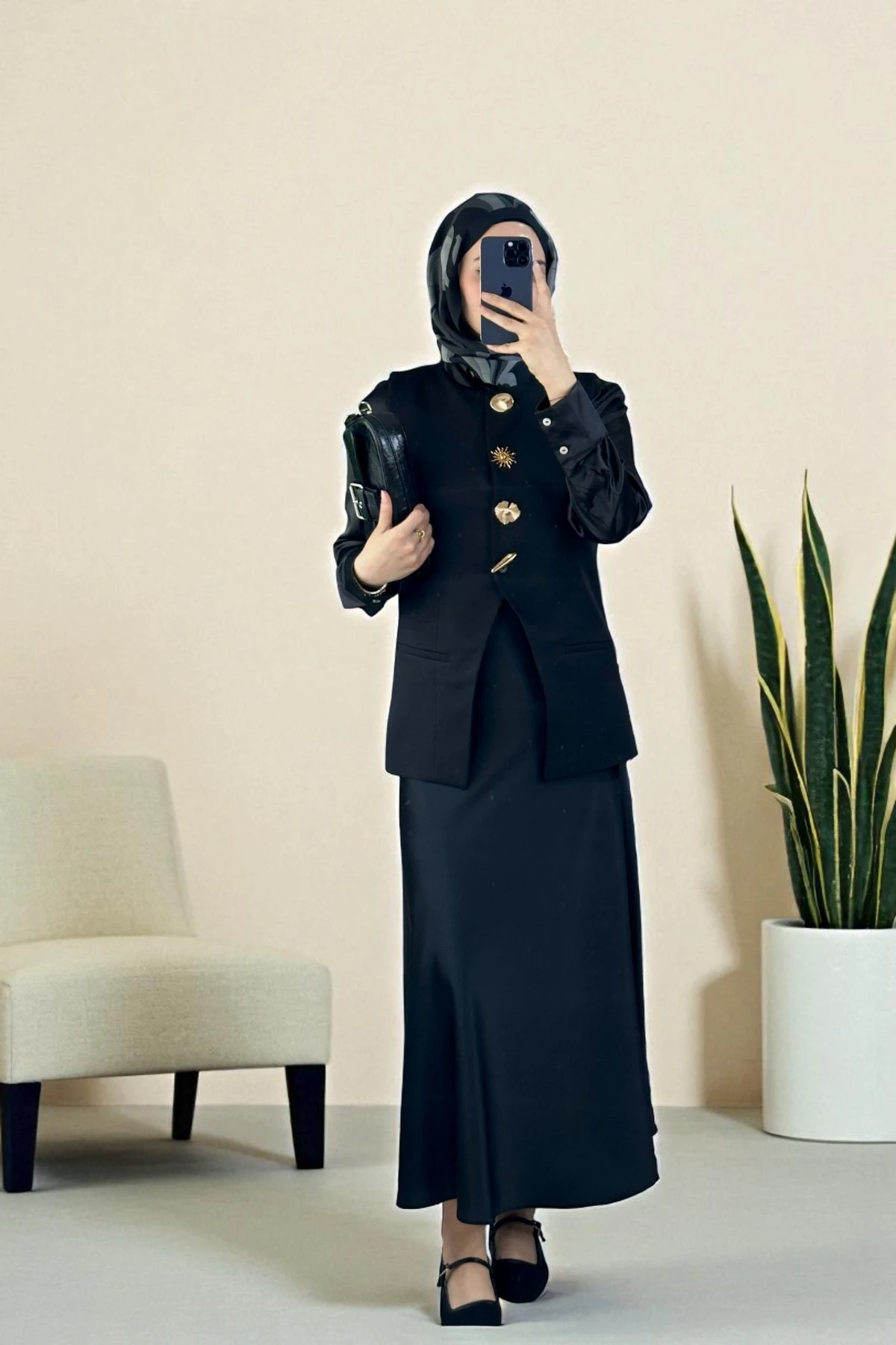 Gold Düğme Detaylı Yelek - SİYAH