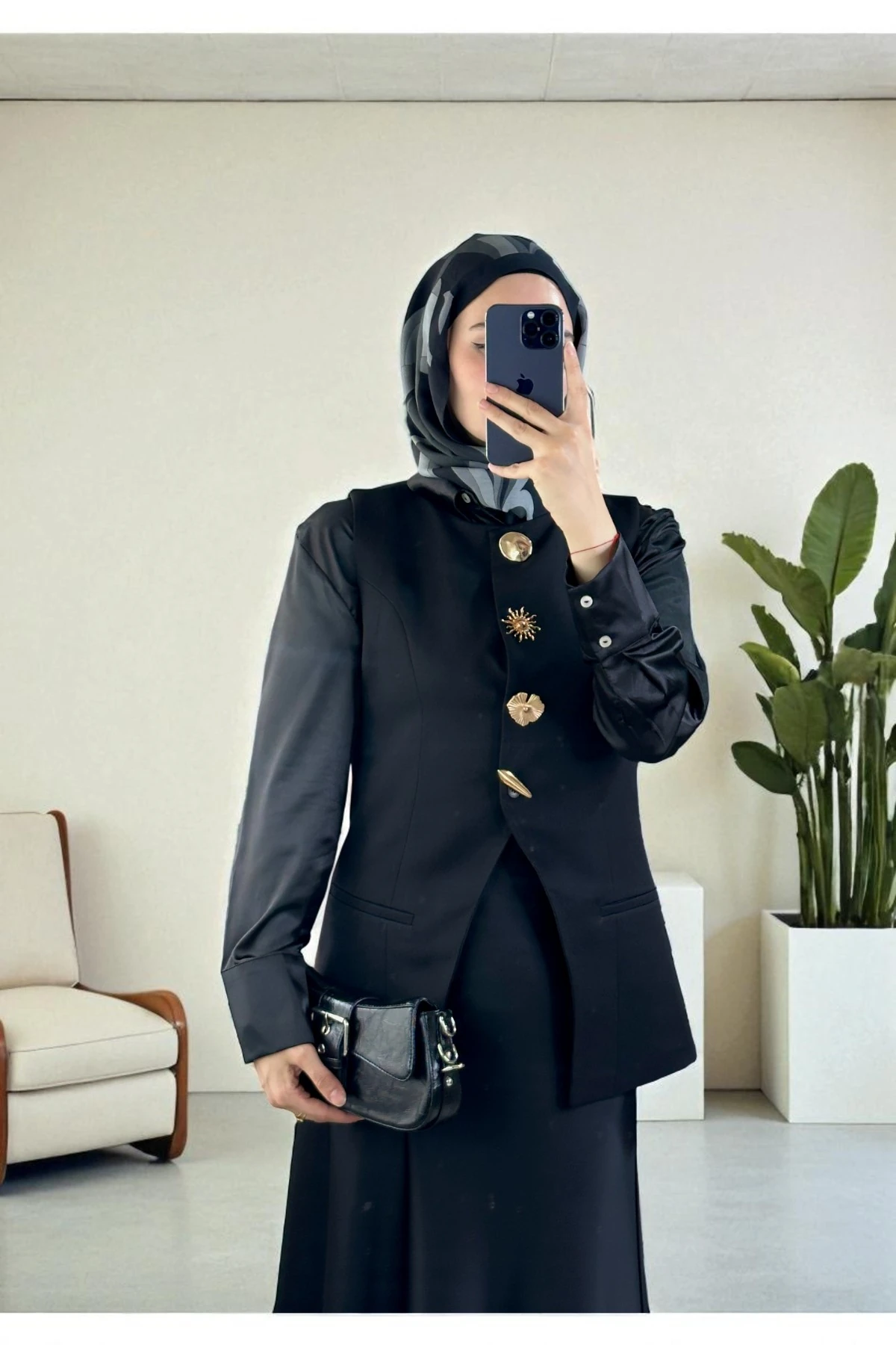 Gold Düğme Detaylı Yelek - SİYAH