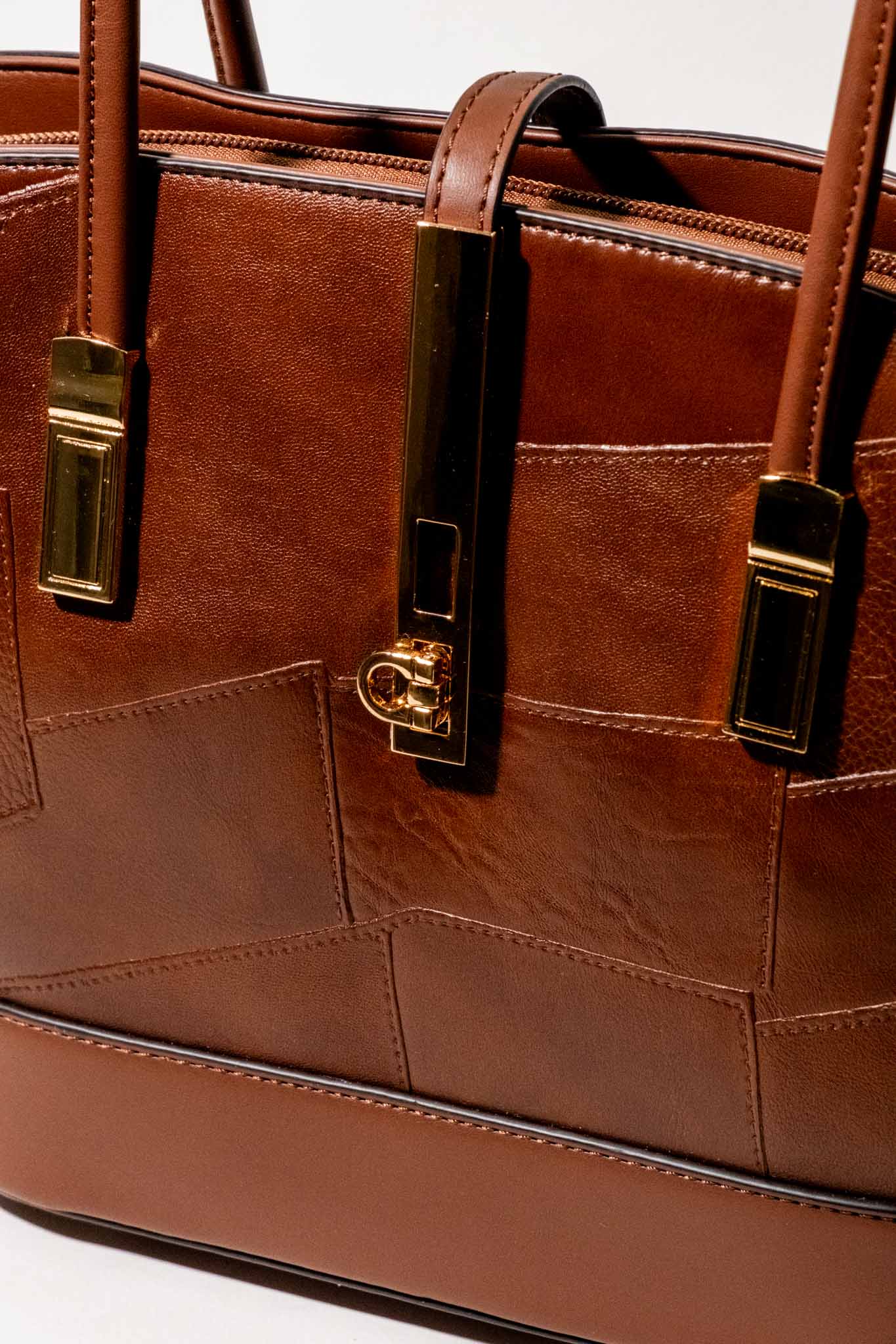 Kapama Detaylı Omuz Çanta