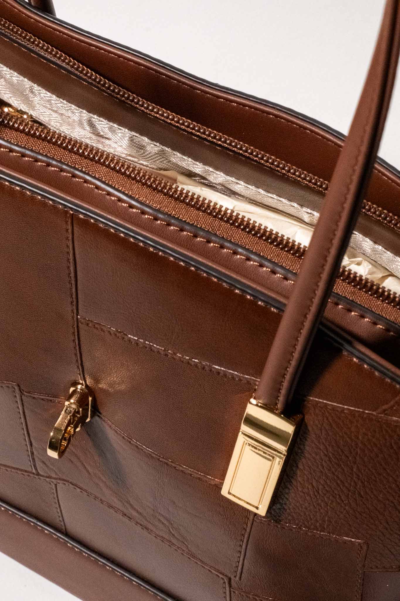 Kapama Detaylı Omuz Çanta