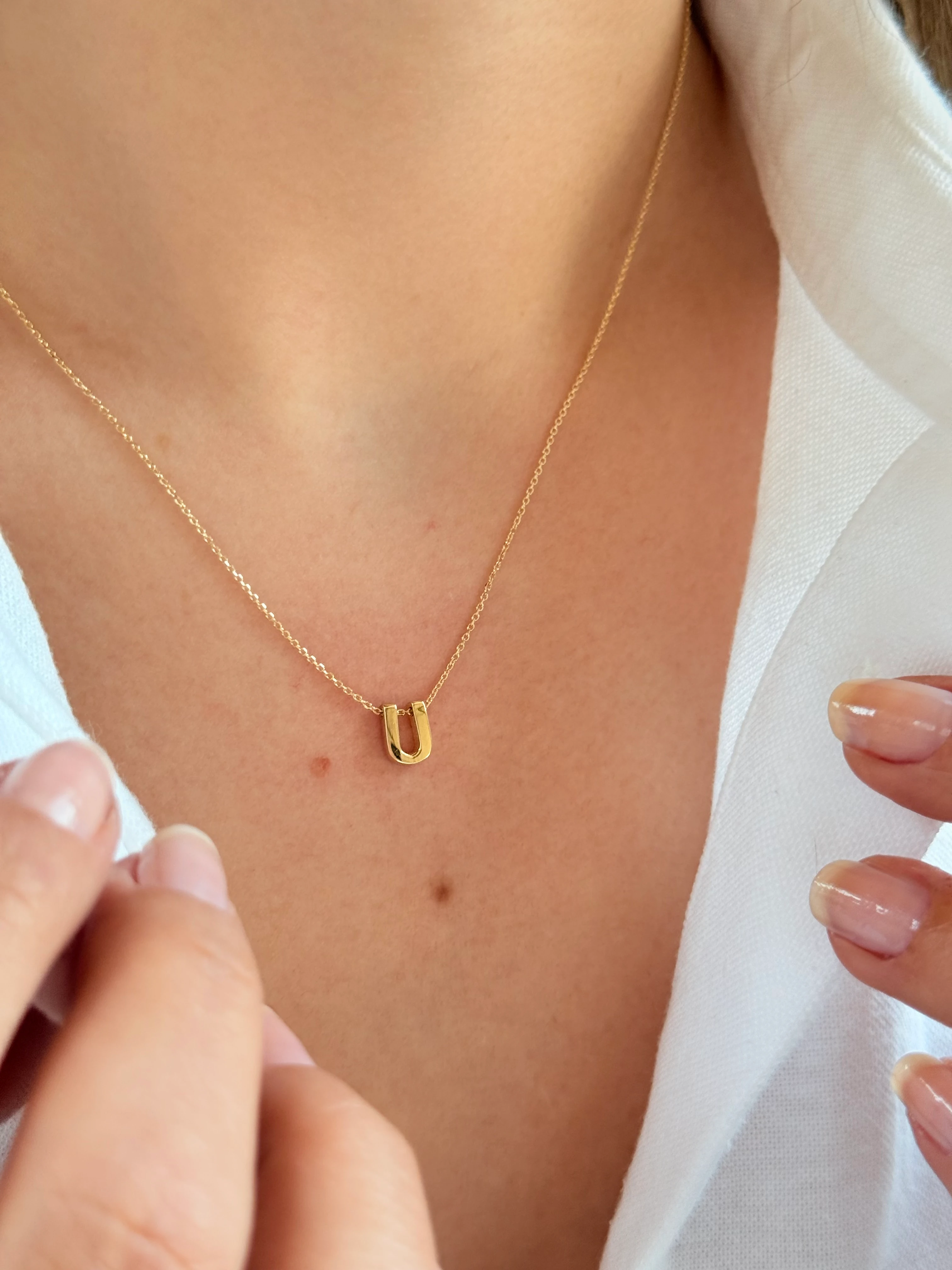 "U" Minimal Harfli Altın Kolye