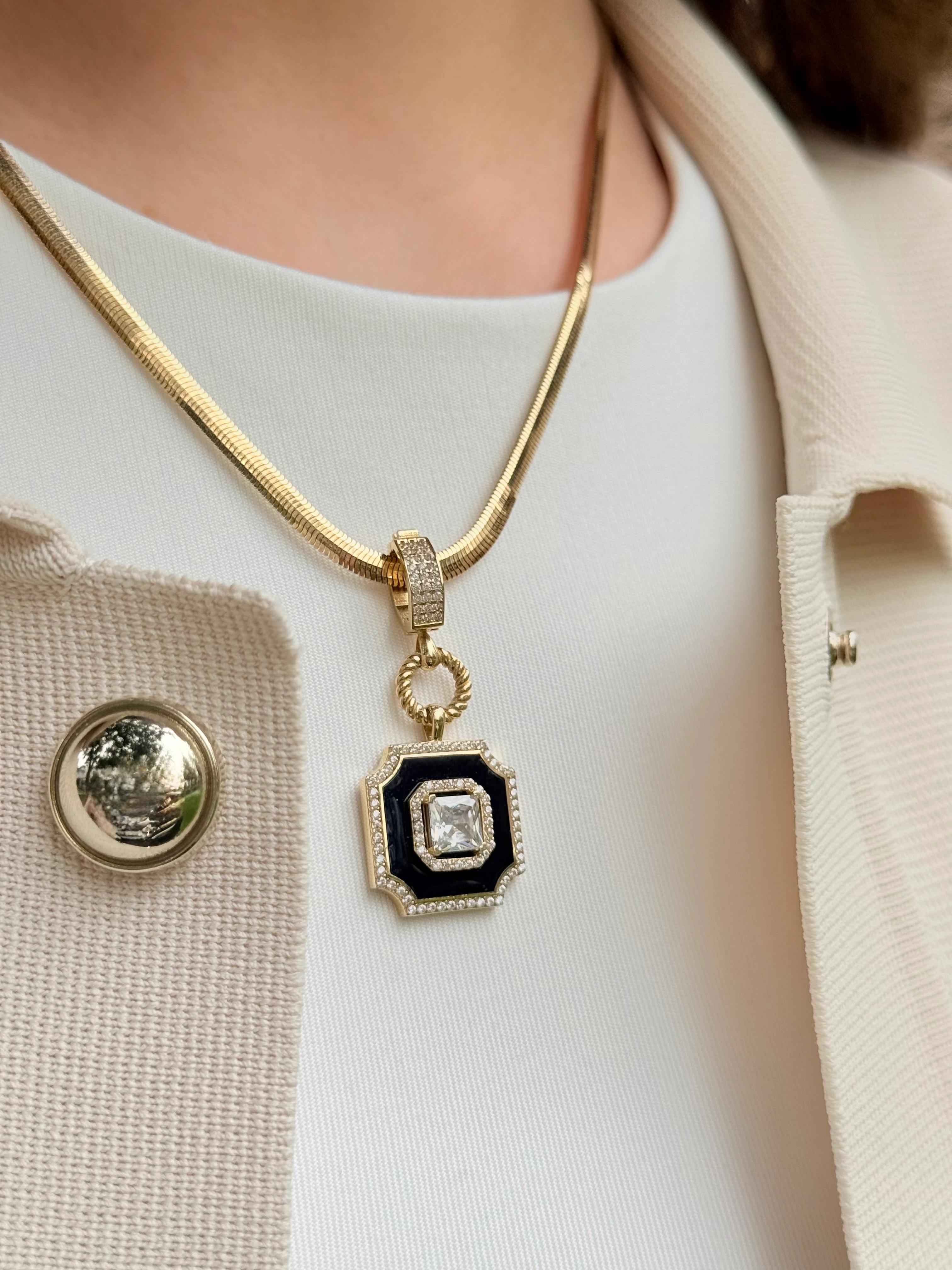 Selen Siyah Mineli Altın Kolye Ucu