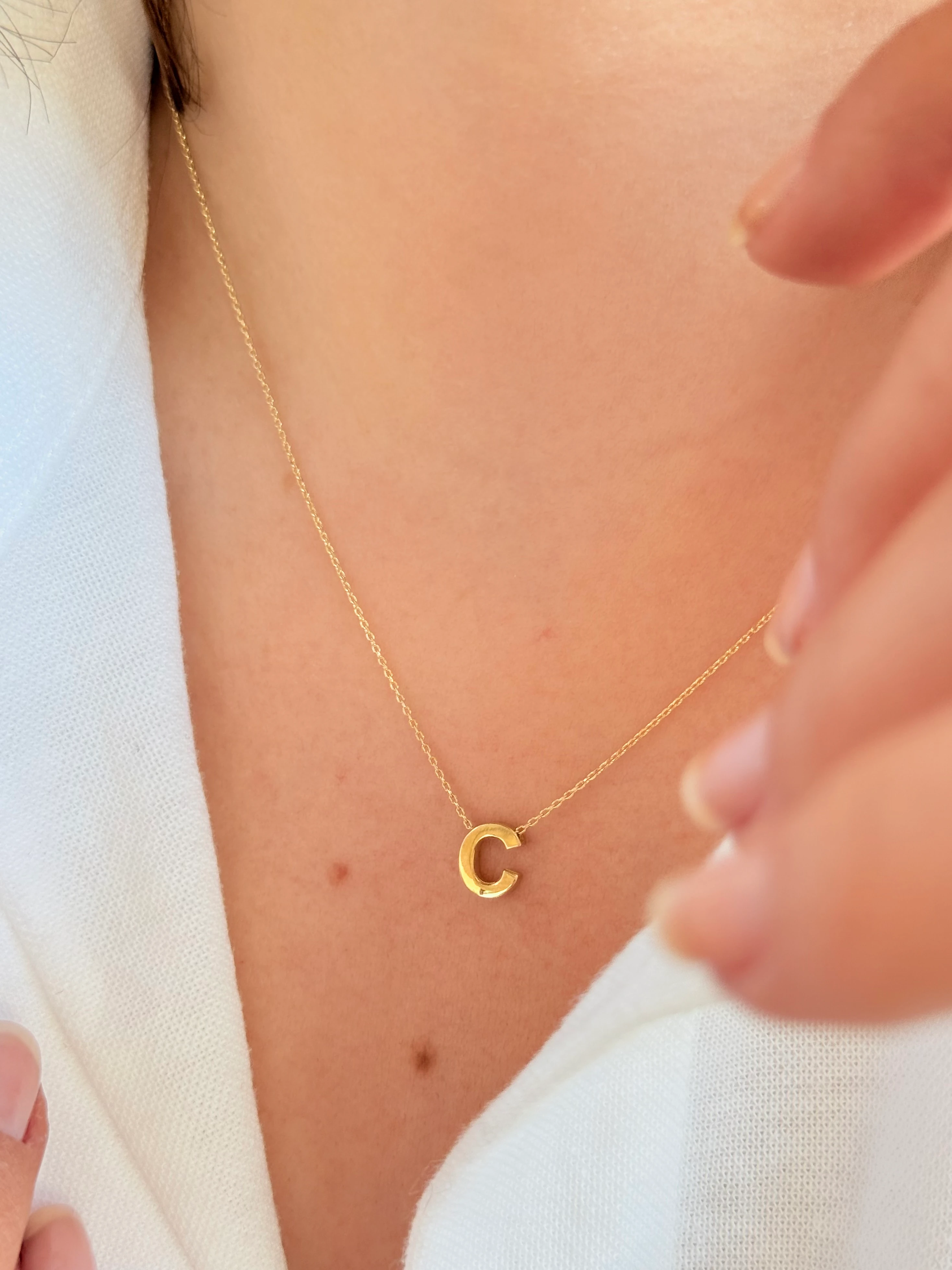 "C" Minimal Harfli Altın Kolye