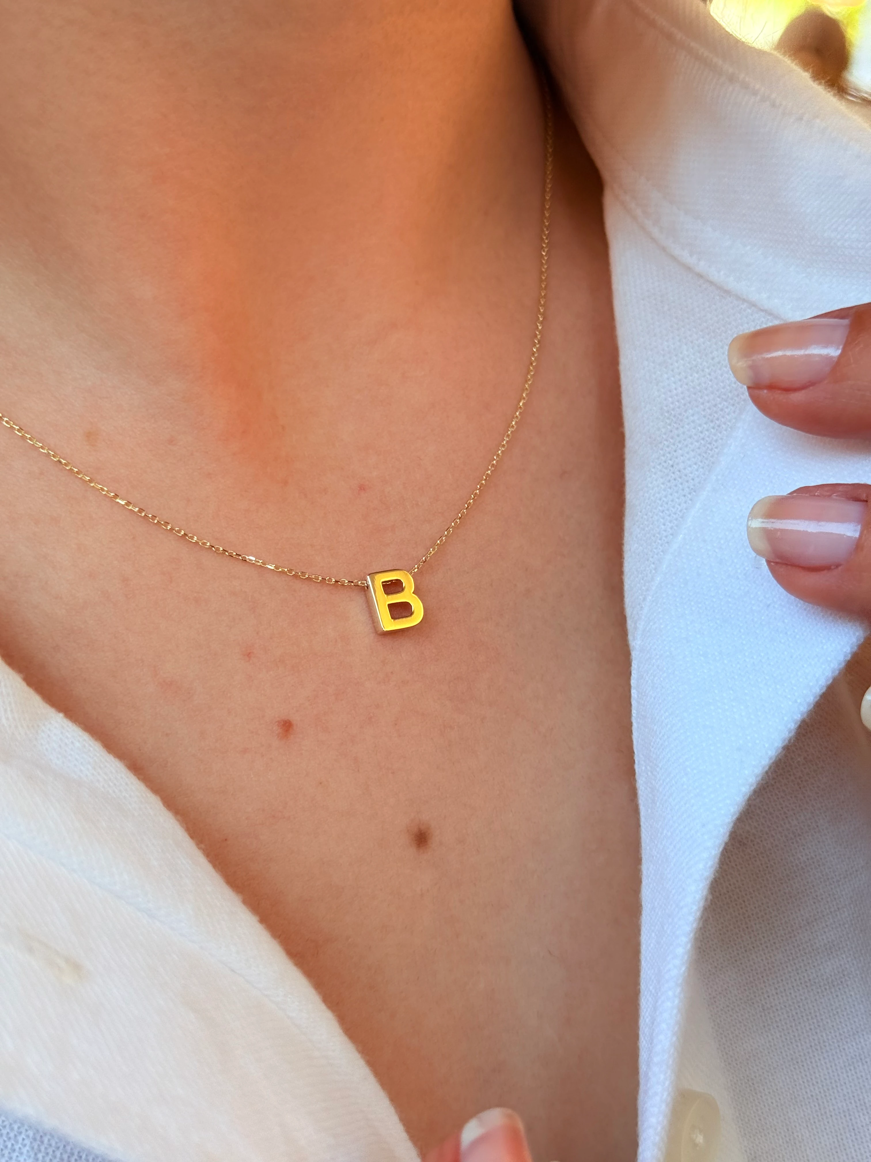 "B" Minimal Harfli Altın Kolye