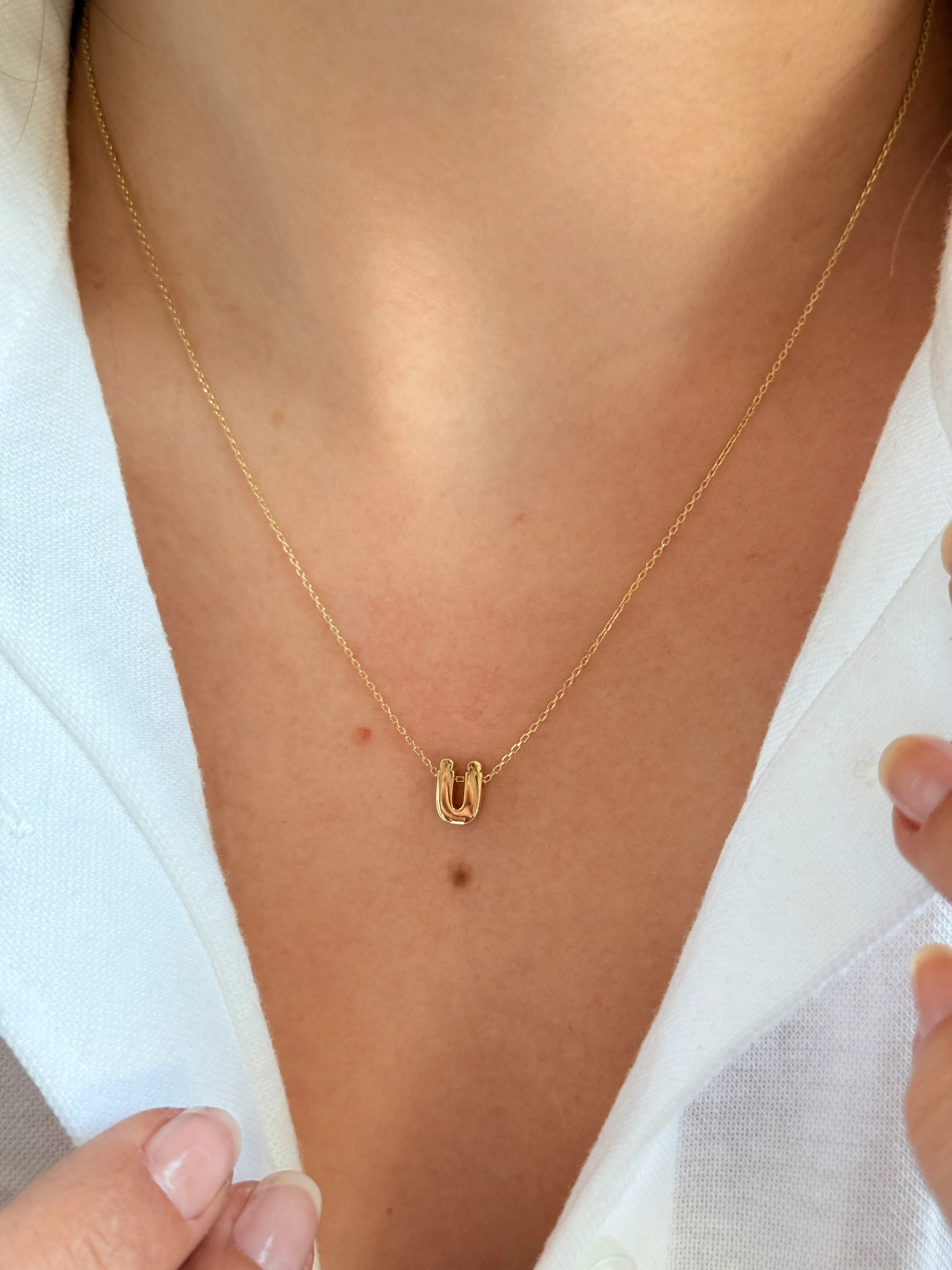 "Ü" Minimal Harfli Altın Kolye