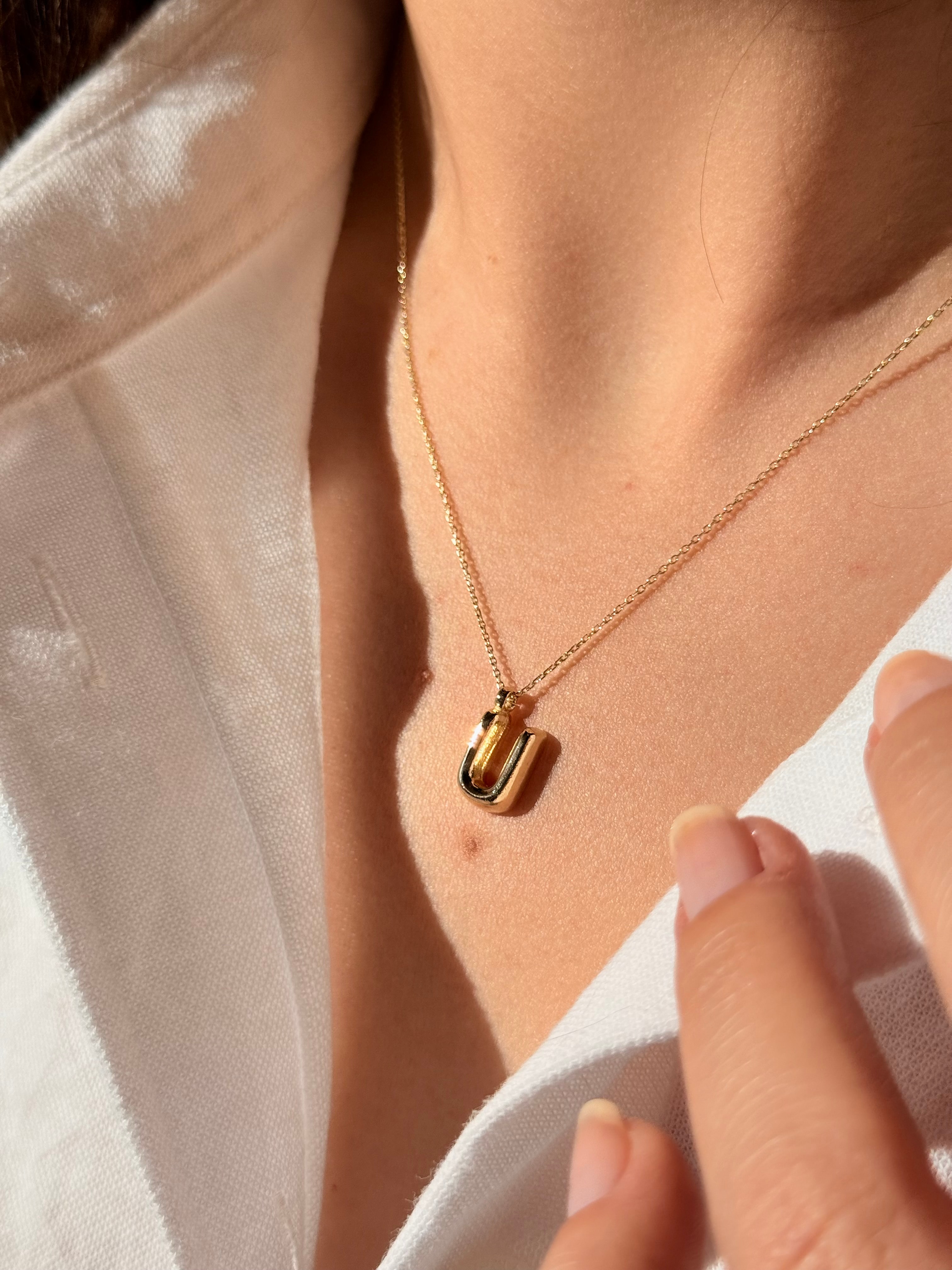 "U" Balon Harf Altın Kolye