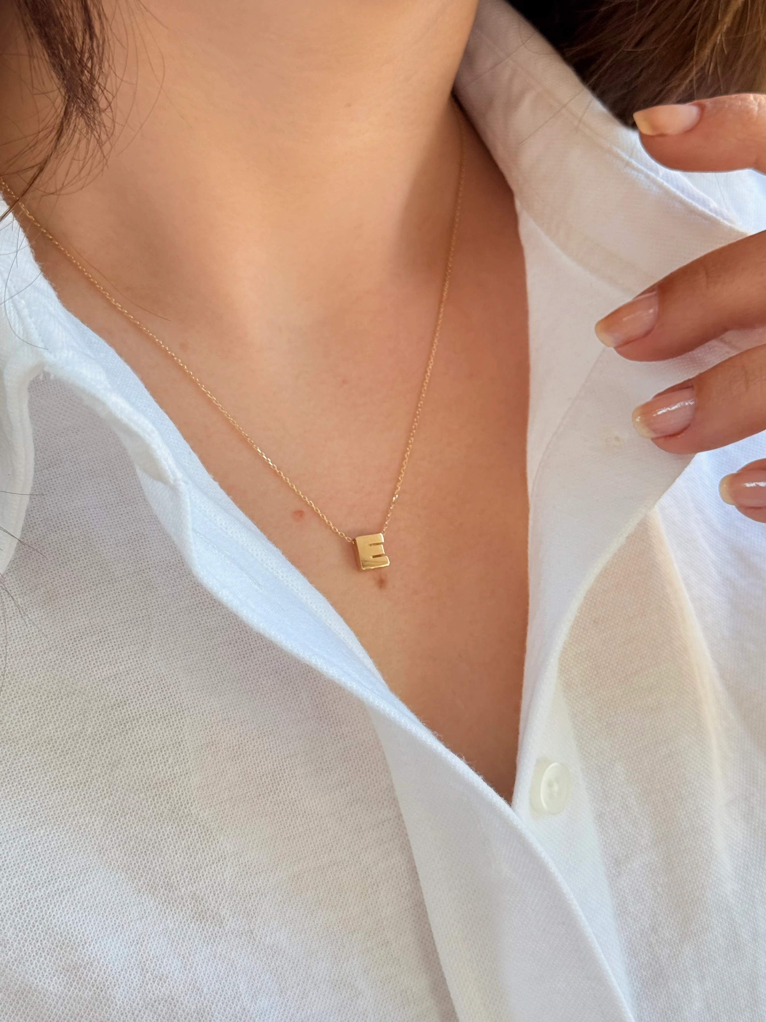 "E" Minimal Harfli Altın Kolye